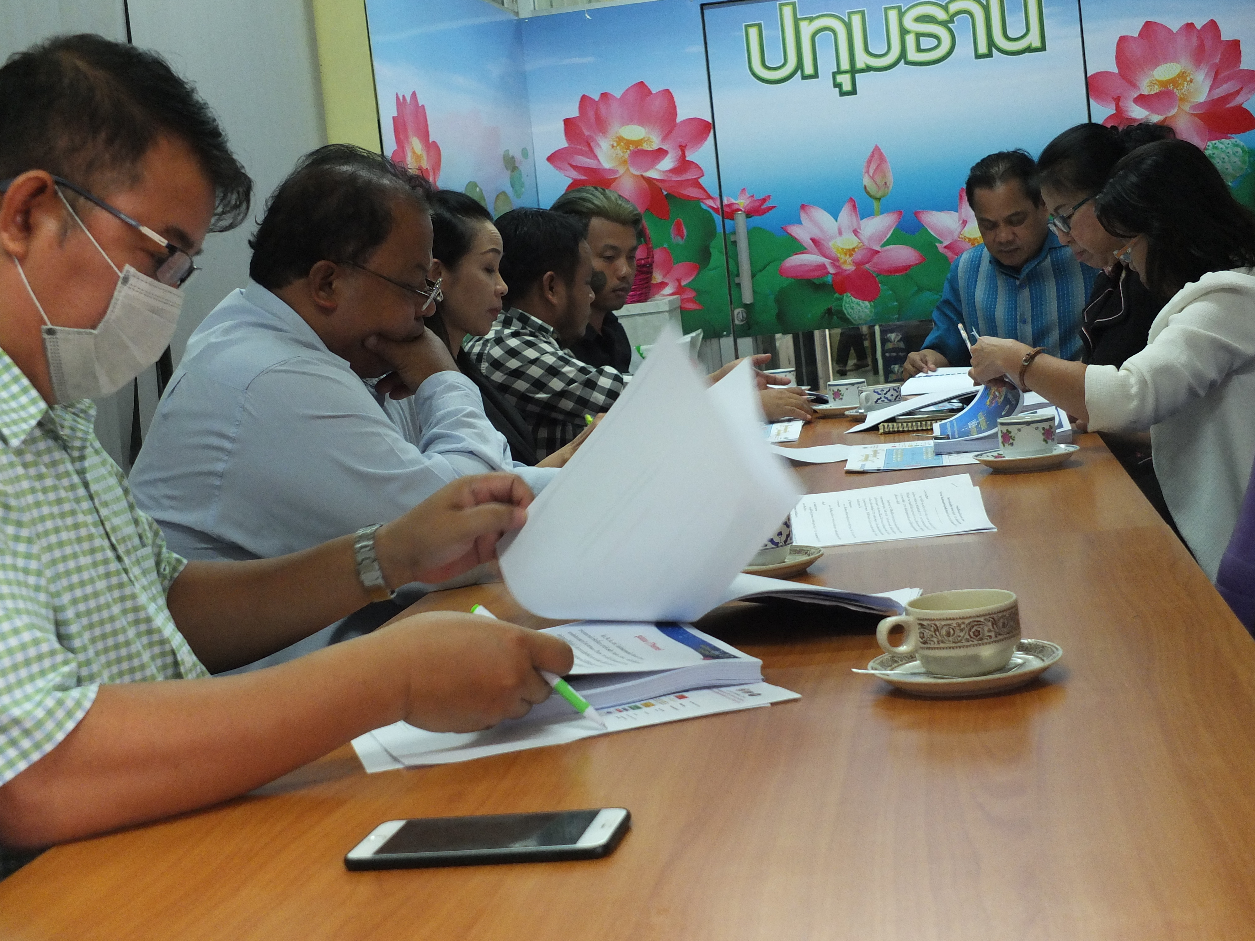 @ปทุมธานี “ประชุมพิจารณาการออกแบบงานตามโครงการส่งเสริมการจำหน่ายสินค้า OTOP เชื่อมโยงแหล่งท่องเที่ยวชุมชน”