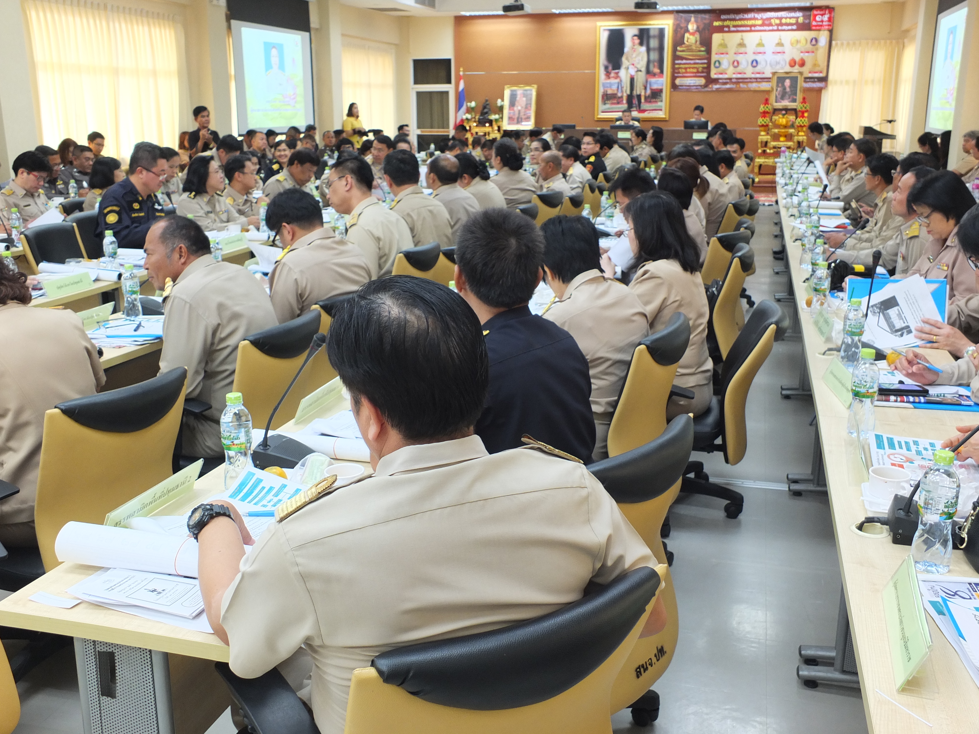 @ปทุมธานี “การประชุมกรมการจังหวัดและหน้าหน้าส่วนราชการ หัวหน้าหน่วยงานรัฐวิสาหกิจ นายอำเภอ ผู้บริหารองค์กรปกครองส่วนท้องถิ่น จังหวัดปทุมธานี ครั้งที่ 1/2561”