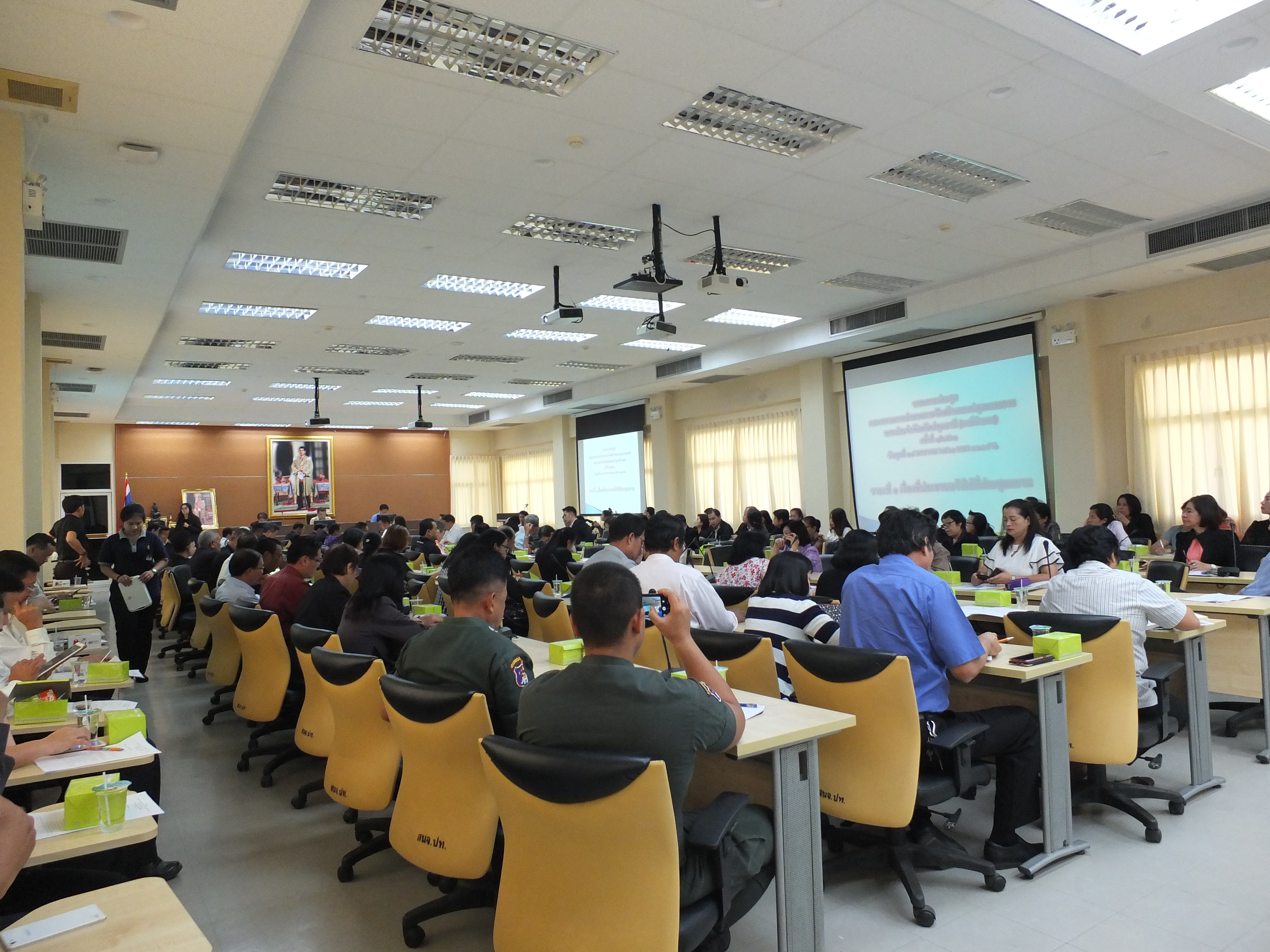 @ปทุมธานี “การประชุมคณะกรรมการอำนวยการจัดสร้างพระปทุมธรรมราช พระประจำจังหวัดปทุมธานี (องค์จำลอง)”