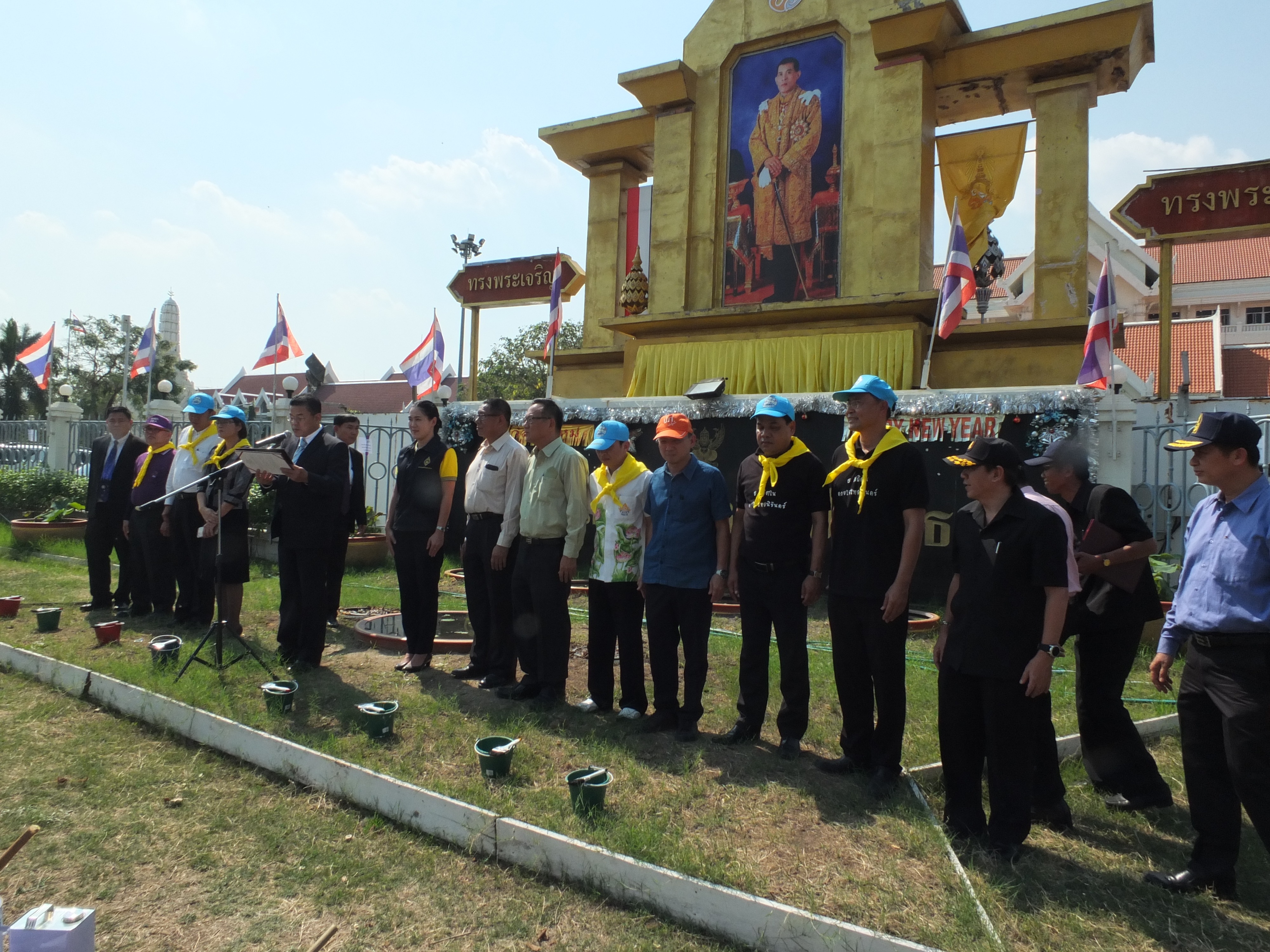 @ปทุมธานี “สำนักงานพัฒนาชุมชนจังหวัดปทุมธานี ร่วมกิจกรรมปรับปรุงภูมิทัศน์บริเวณศาลากลางจังหวัดปทุมธานี”