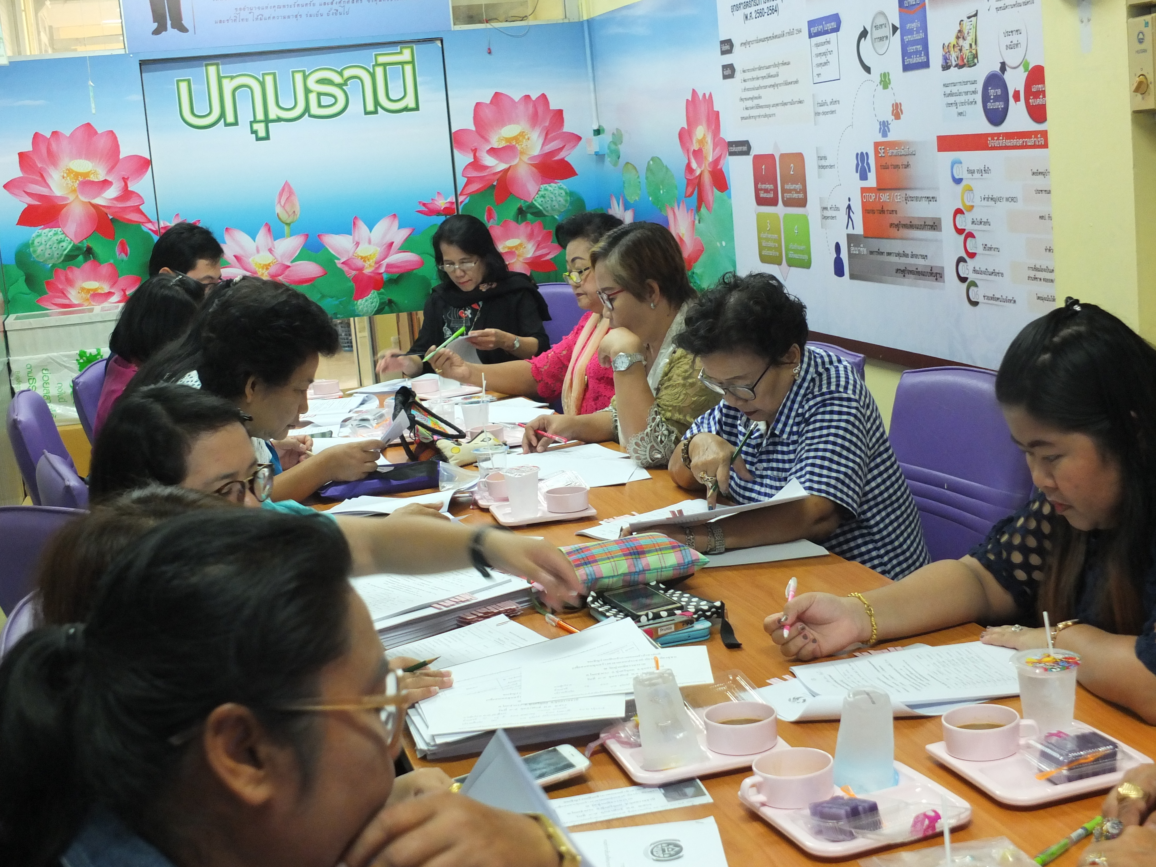 @ปทุมธานี “ประชุมคณะทำงานขับเคลื่อนกองทุนพัฒนาบทบาทสตรีจังหวัดปทุมธานี ครั้งที่ 1/2561”