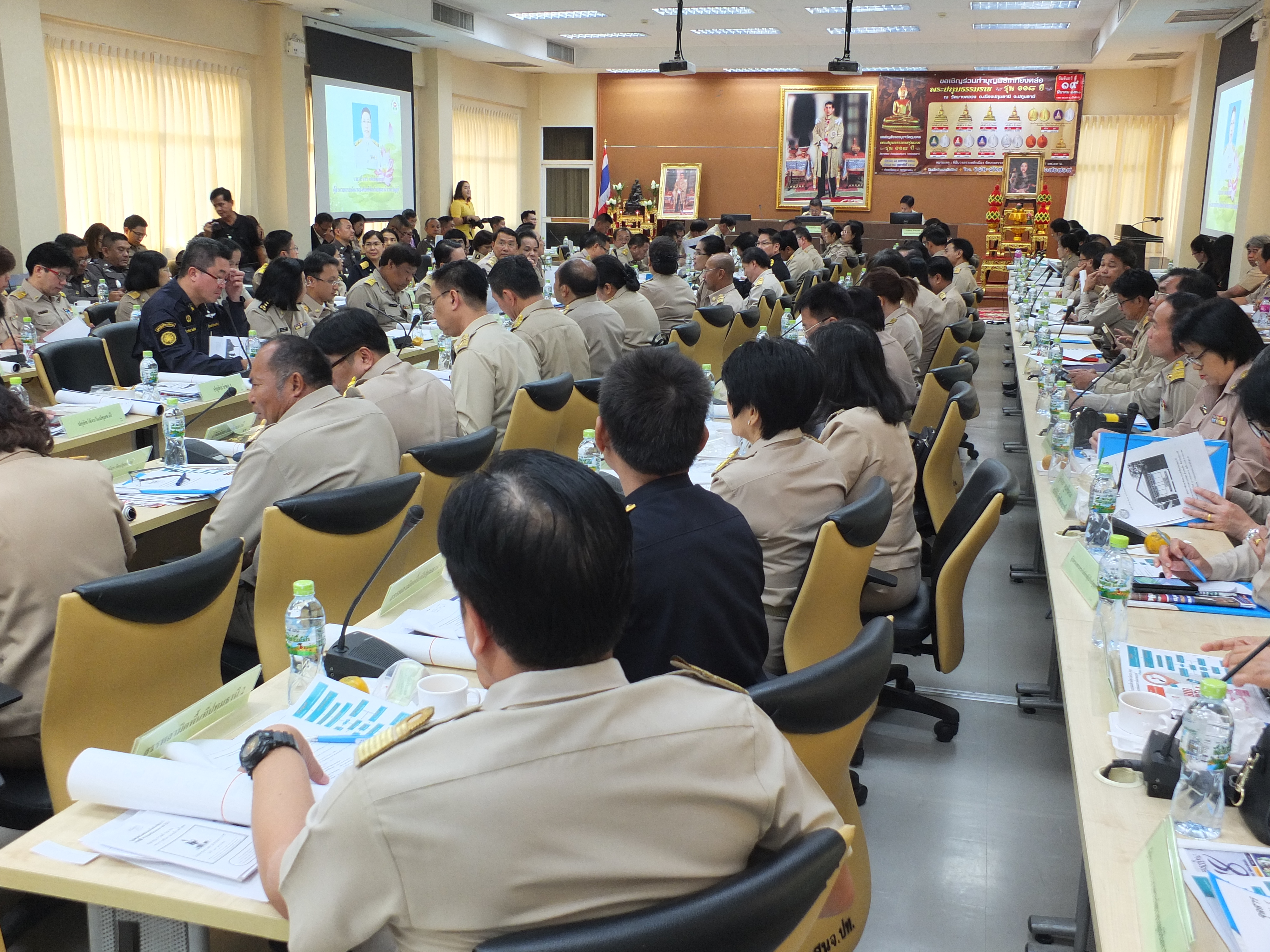 @ปทุมธานี “การประชุมกรมการจังหวัดและหน้าหน้าส่วนราชการ หัวหน้าหน่วยงานรัฐวิสาหกิจ นายอำเภอ ผู้บริหารองค์กรปกครองส่วนท้องถิ่น จังหวัดปทุมธานี ครั้งที่ 1/2561”