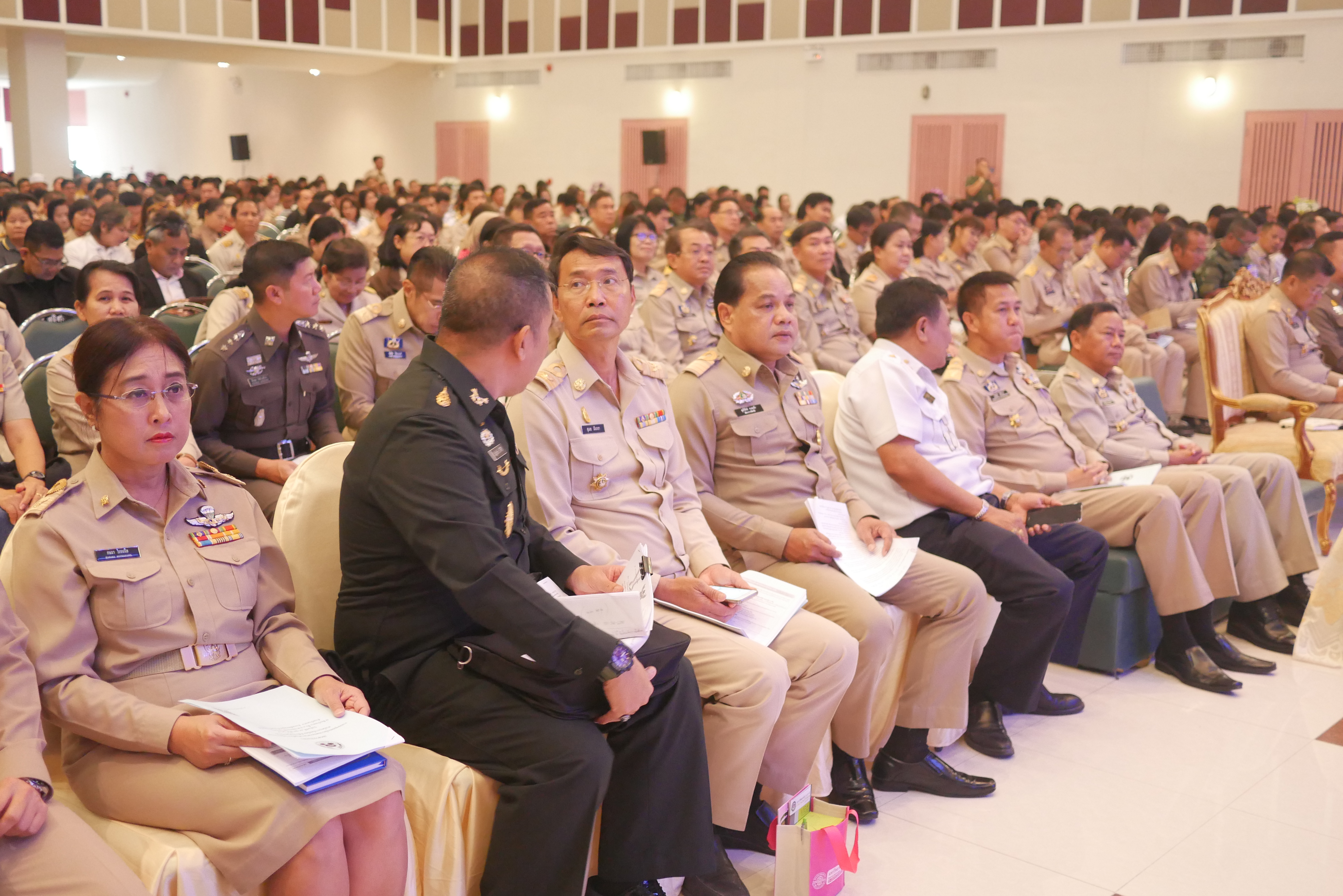 @ปทุมธานี “ประชุมมอบนโยบายและแนวทางการขับเคลื่อนการพัฒนาประเทศตามโครงการไทยนิยม ยั่งยืน จังหวัดประทุมธานี”