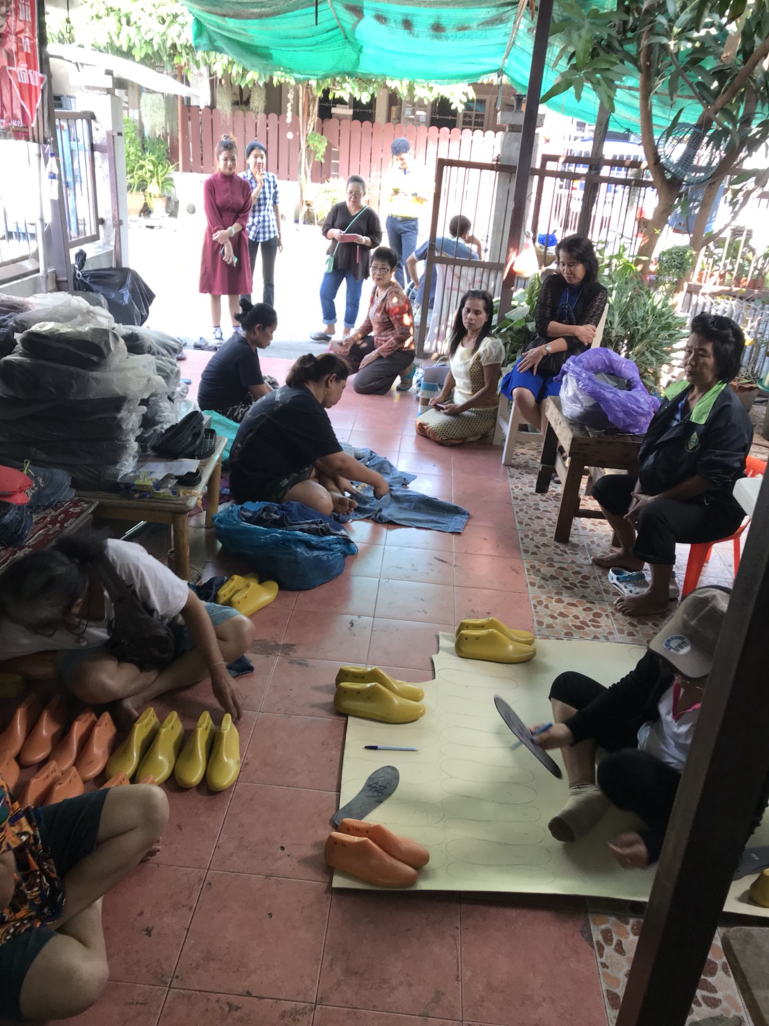 @ปทุมธานี “สำนักงานพัฒนาชุมชนจังหวัดปทุมธานี ติดตามและประเมินผล ให้คำปรึกษาผู้ผลิต ผู้ประกอบการ OTOP กลุ่มปรับตัวสู่การพัฒนา (กลุ่ม D) อำเภอสามโคก”
