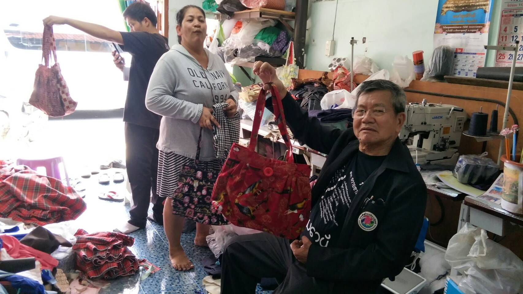 @ปทุมธานี “สำนักงานพัฒนาชุมชนจังหวัดปทุมธานี ติดตามกลุ่มเป้าหมายบริษัทประชารัฐฯ ปี 2561 กลุ่มสัมมาชีพเสื้อผ้าสำเร็จรูป และกลุ่มสตรีบ้านคลองสาม ขนมไทย/เบเกอรี่ ตามโครงการสนับสนุนการขับเคลื่อนการพัฒนาเศรษฐกิจฐานรากและประชารัฐ”