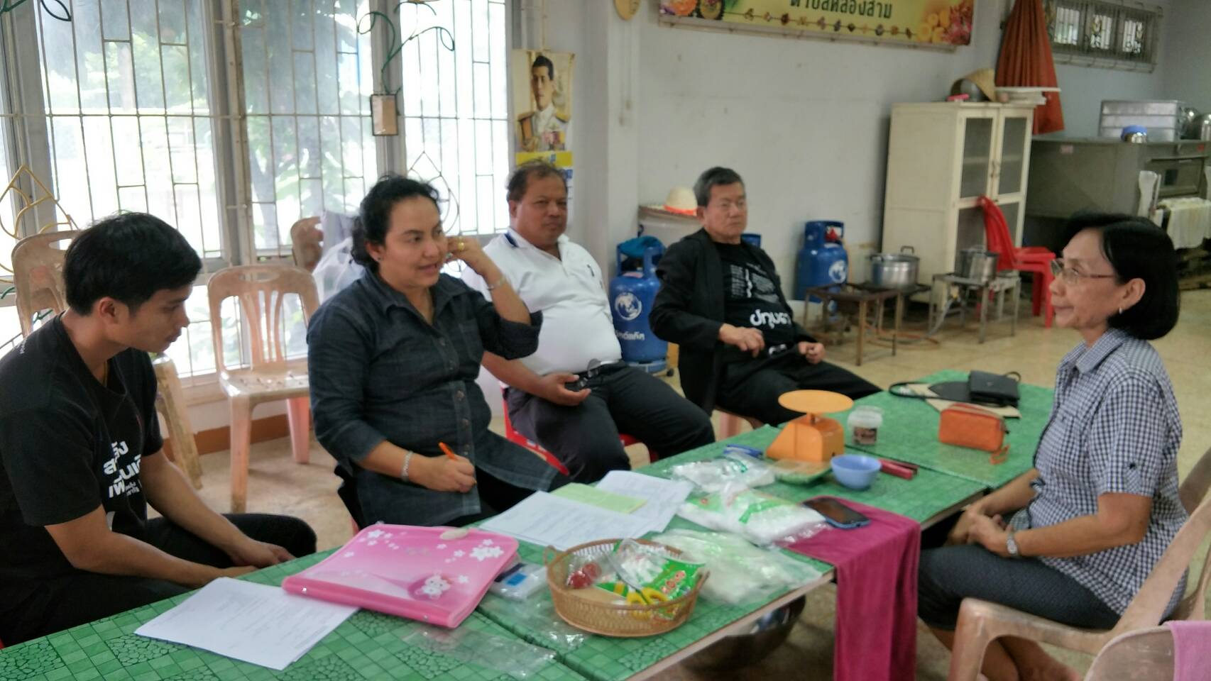 @ปทุมธานี “สำนักงานพัฒนาชุมชนจังหวัดปทุมธานี ติดตามกลุ่มเป้าหมายบริษัทประชารัฐฯ ปี 2561 กลุ่มสัมมาชีพเสื้อผ้าสำเร็จรูป และกลุ่มสตรีบ้านคลองสาม ขนมไทย/เบเกอรี่ ตามโครงการสนับสนุนการขับเคลื่อนการพัฒนาเศรษฐกิจฐานรากและประชารัฐ”