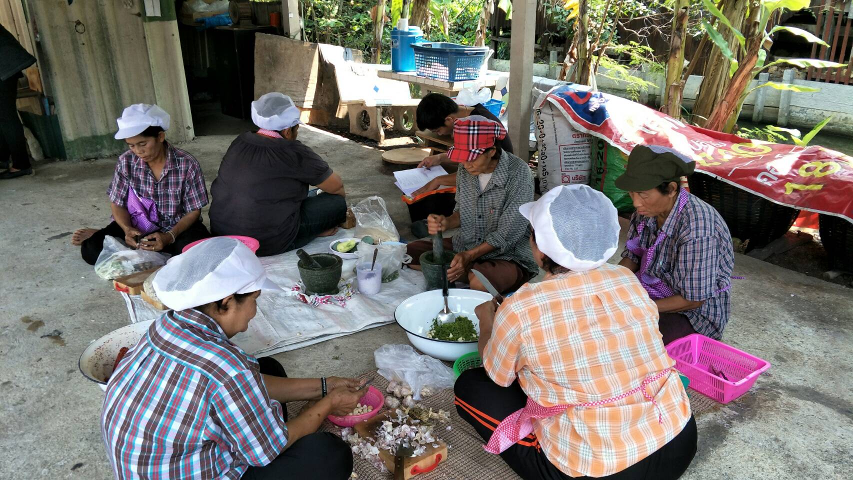 @ปทุมธานี “สำนักงานพัฒนาชุมชนจังหวัดปทุมธานี ติดตามกลุ่มเป้าหมายบริษัทประชารัฐฯ ปี 2561 กลุ่มไข่ไก่สดสมุนไพรและกลุ่มน้ำพริกตำมือ  ตามโครงการสนับสนุนการขับเคลื่อนการพัฒนาเศรษฐกิจฐานรากและประชารัฐ”