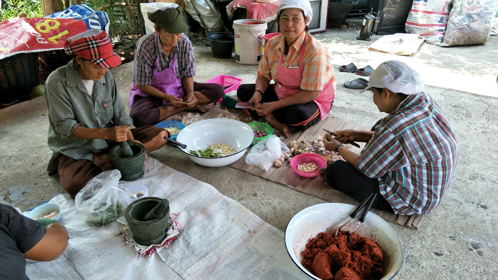 @ปทุมธานี “สำนักงานพัฒนาชุมชนจังหวัดปทุมธานี ติดตามกลุ่มเป้าหมายบริษัทประชารัฐฯ ปี 2561 กลุ่มไข่ไก่สดสมุนไพรและกลุ่มน้ำพริกตำมือ  ตามโครงการสนับสนุนการขับเคลื่อนการพัฒนาเศรษฐกิจฐานรากและประชารัฐ”