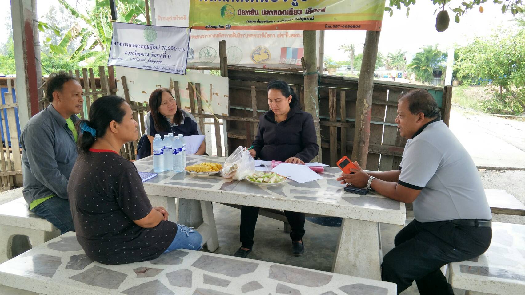 @ปทุมธานี “สำนักงานพัฒนาชุมชนจังหวัดปทุมธานี ติดตามกลุ่มเป้าหมายบริษัทประชารัฐฯ ปี 2561 กลุ่มแปรรูปปลาดุก ประหลาดแดดเดียว ปลาดุกเส้นเค็ม/หวาน ทอดมันปลาดุก ลูกชิ้นปลาดุก กลุ่มศิลปะประดิษฐ์ อำเภอลำลูกกา”
