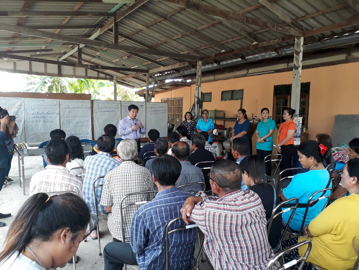 @ปทุมธานี “นายปรีชา กิตติสัตยกุล ผู้ตรวจราชการกรมการพัฒนาชุมชน ติดตามการดำเนินงาน การจัดเวทีที่ ๑ ปรับทุกข์ ผูกมิตร ตามโครงการไทยนิยม ยั่งยืน อำเภอคลองหลวง จังหวัดปทุมธานี”
