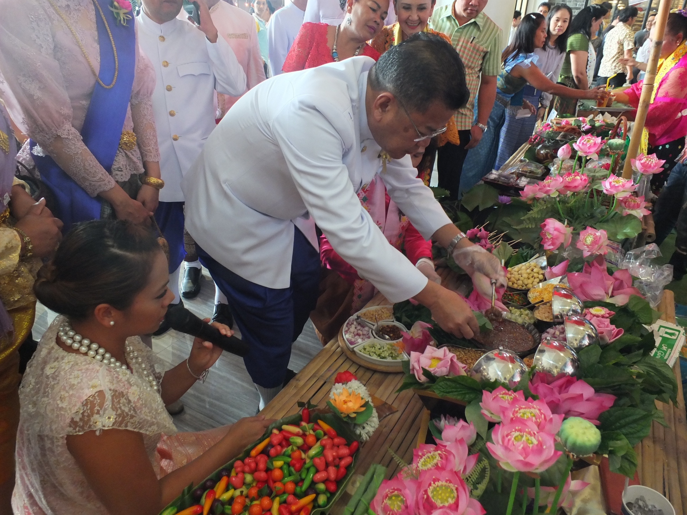 @ปทุมธานี “พิธีแถลงข่าวงานกาชาดจังหวัดและของดีเมืองปทุมธานี  “ตลาดไทยสู่ตลาดโลก”  ในวันที่ 30 มีนาคม – 8 เมษายน 2561 ณ ศูนย์การค้าฟิวเจอร์พาร์ค รังสิต”