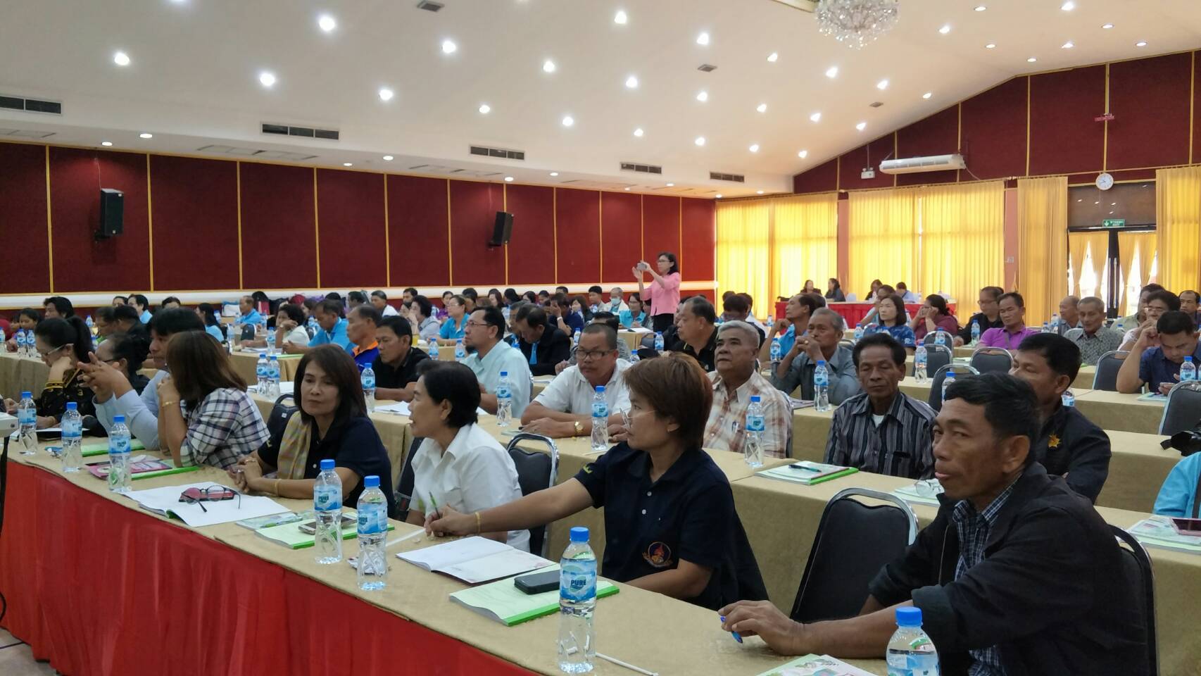 @ปทุมธานี “สำนักงานพัฒนาชุมชนจังหวัดปทุมธานี ดำเนินการการฝึกอบรมอาสาสมัคร ผู้นำชุมชน และกรรมการเครือข่าย กองทุนแม่ของแผ่นดิน ในการเฝ้าระวังปัญหายาเสพติดในหมู่บ้าน/ชุมชนยาเสพติดในหมู่บ้าน/ชุมชน”