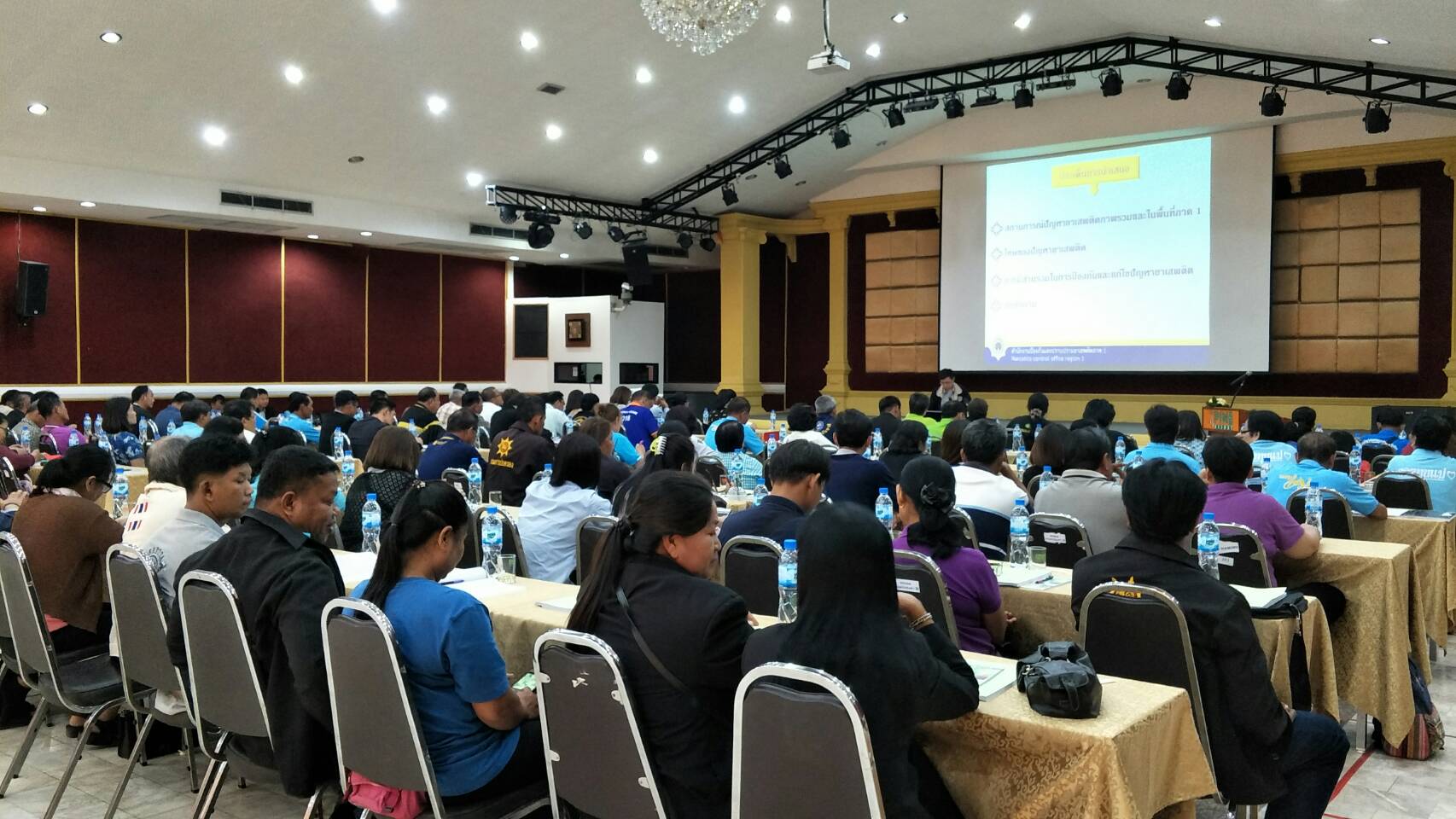 @ปทุมธานี “สำนักงานพัฒนาชุมชนจังหวัดปทุมธานี ดำเนินการการฝึกอบรมอาสาสมัคร ผู้นำชุมชน และกรรมการเครือข่าย กองทุนแม่ของแผ่นดิน ในการเฝ้าระวังปัญหายาเสพติดในหมู่บ้าน/ชุมชนยาเสพติดในหมู่บ้าน/ชุมชน”
