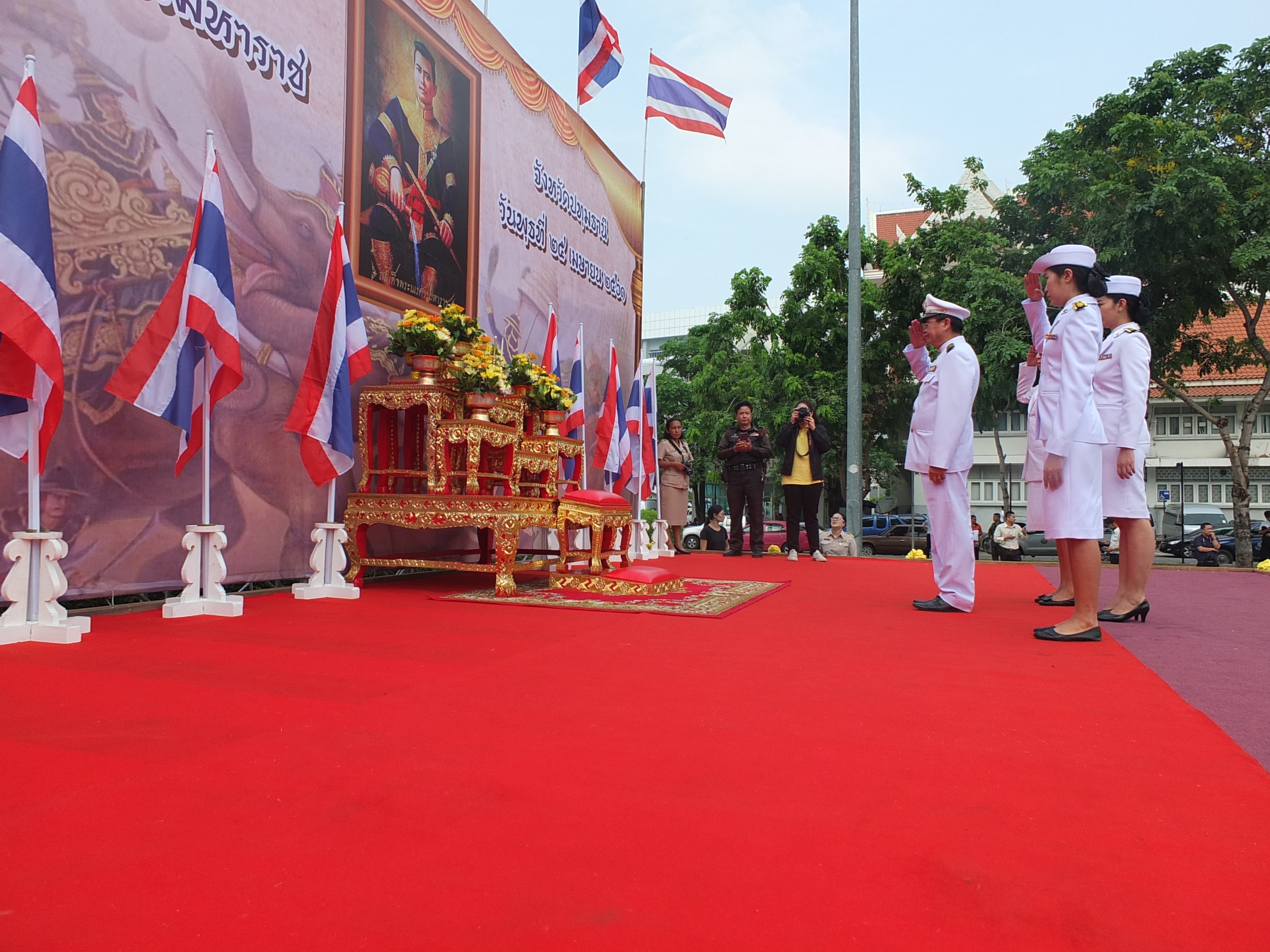 @ปทุมธานี “สำนักงานพัฒนาชุมชนจังหวัดปทุมธานี ร่วมพิธีวางพวงมาลาถวายราชสักการะ เนื่องในวันคล้ายวันสวรรคตสมเด็จพระนเรศวรมหาราช”