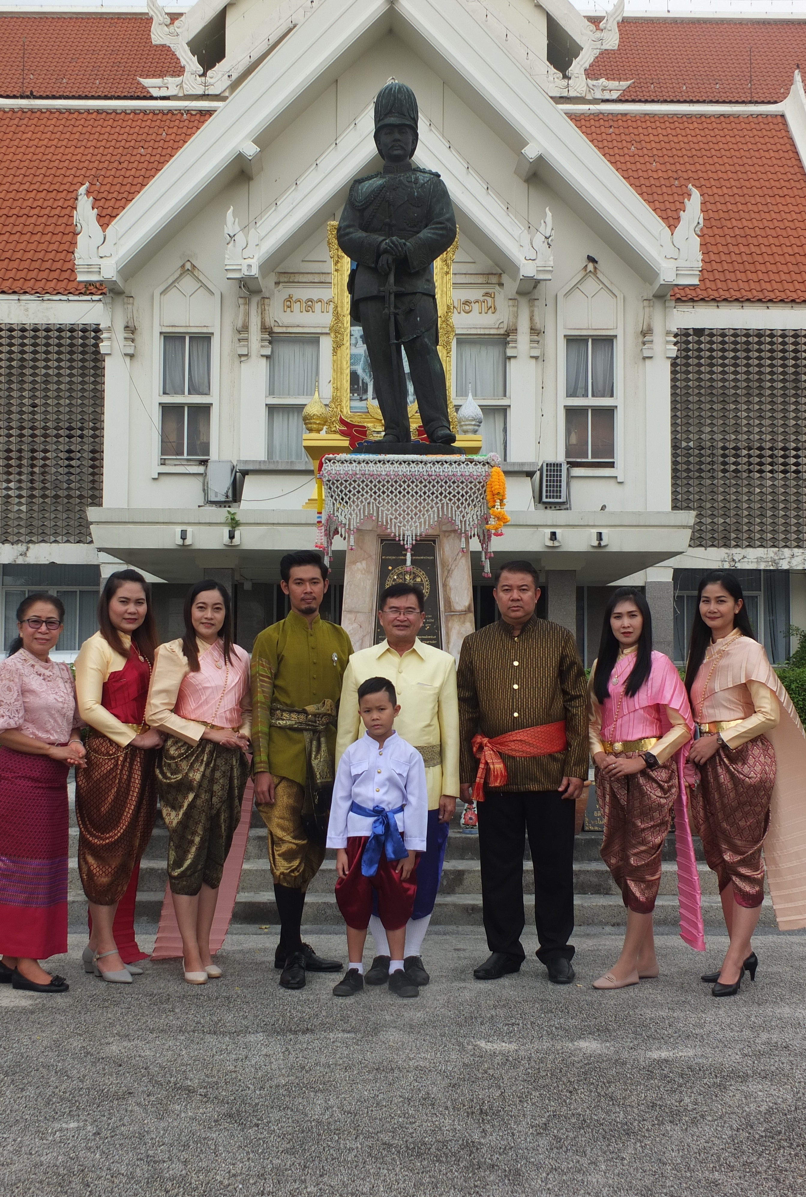 @ปทุมธานี “สำนักงานพัฒนาชุมชนจังหวัดปทุมธานี ร่วมพิธีเปิดงานกาชาดจังหวัดและของดีเมืองปทุมธานี “ตลาดไทยสู่ตลาดโลก” วันที่ 30 มีนาคม – 8 เมษายน 2561″
