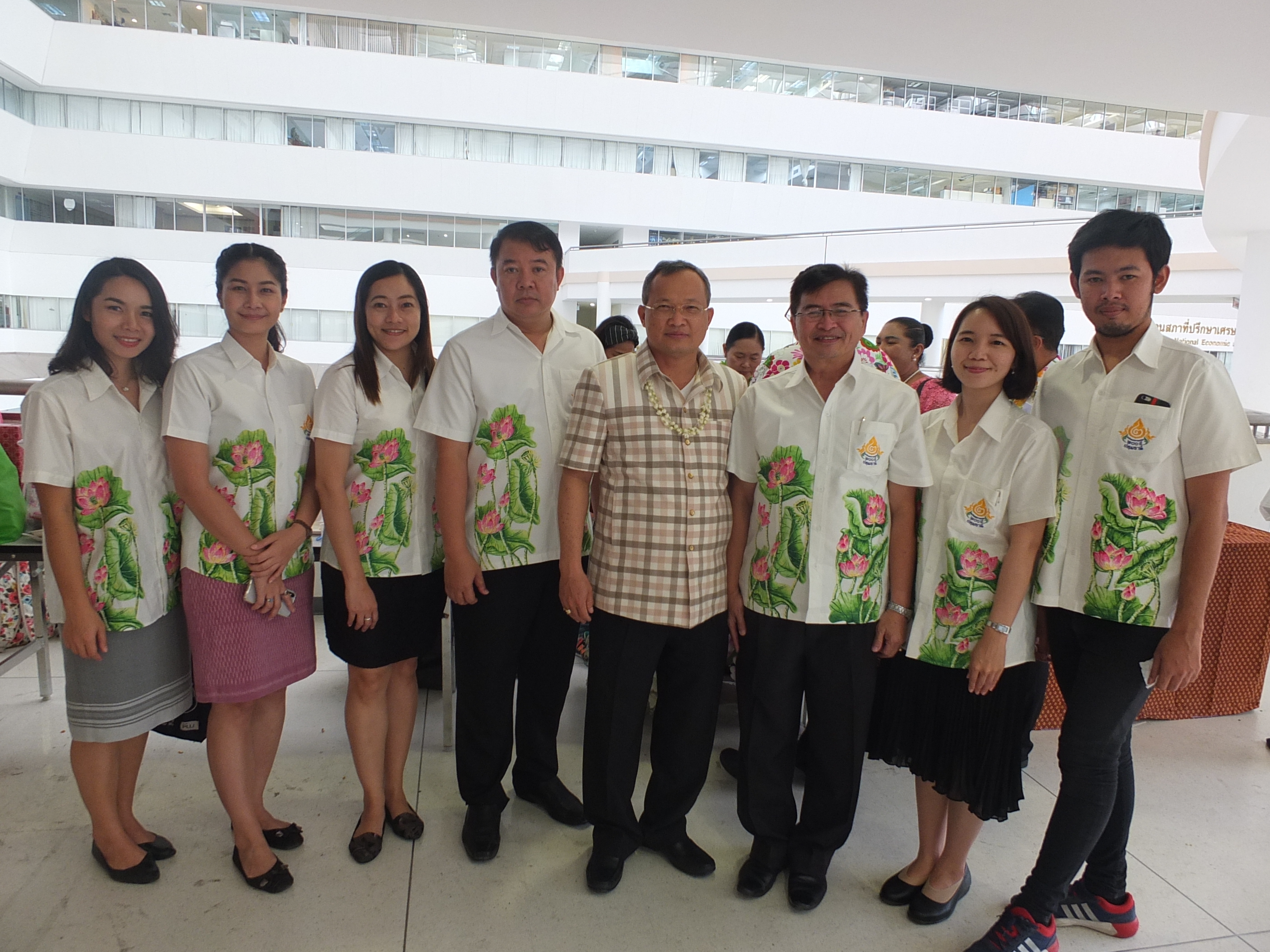 @ปทุมธานี “สำนักงานพัฒนาชุมชนจังหวัดปทุมธานี ร่วมพิธีรดน้ำดำหัวขอพรท่านอธิบดีและผู้บริหารกรมการพัฒนาชุมชน”