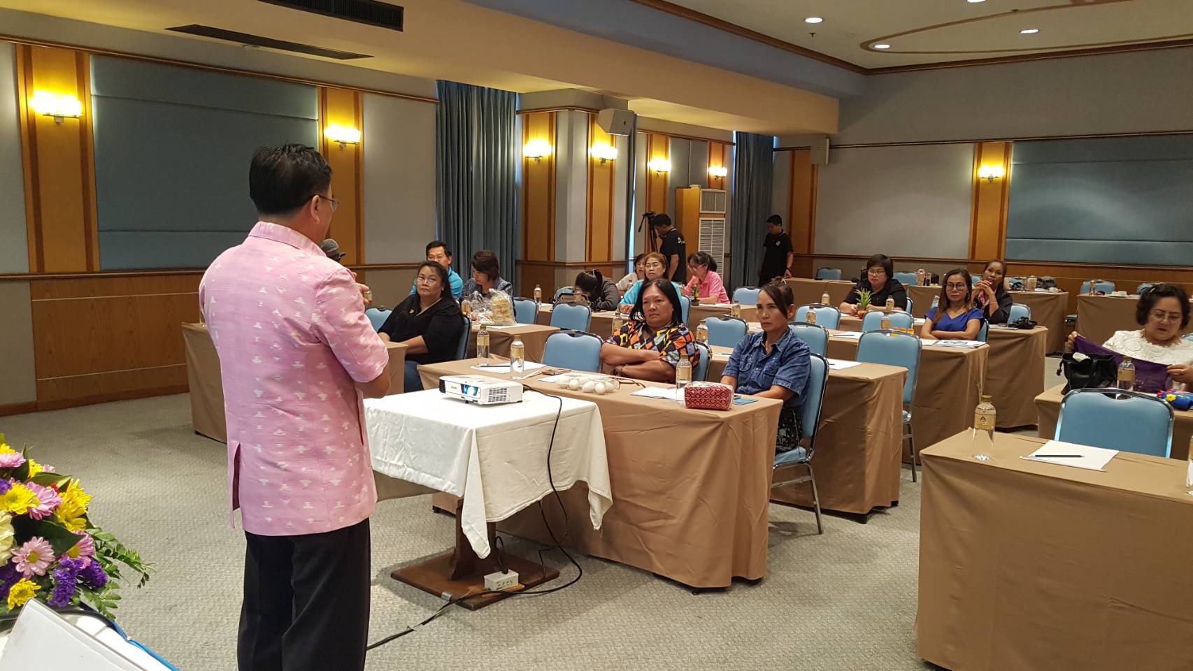 @ปทุมธานี “สำนักงานพัฒนาชุมชนจังหวัดปทุมธานี ดำเนินโครงส่งเสริมผลิตภัณฑ์ชุมชนและSMEs กิจกรรมที่ 1 อบรมพัฒนาศักยภาพผู้ประกอบและพัฒนาบรรจุภัณฑ์”