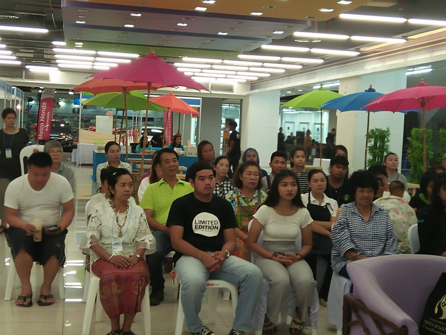 @ปทุมธานี “สพจ.ปทุมธานี ดำเนินการประชุมร่วมกับผู้ประกอบการ OTOP เพื่อสร้างความเข้าใจในการดำเนินการจัดงานท่องเที่ยววิถีชุมชนคนปทุมธานี”