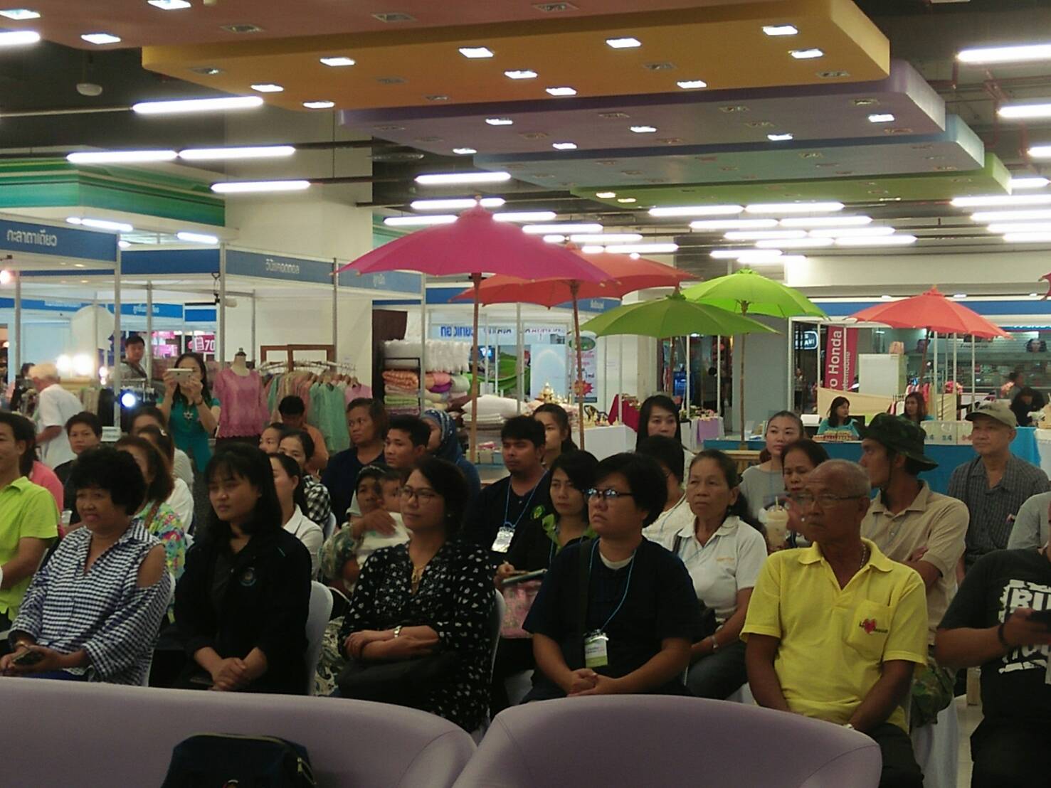 @ปทุมธานี “สพจ.ปทุมธานี ดำเนินการประชุมร่วมกับผู้ประกอบการ OTOP เพื่อสร้างความเข้าใจในการดำเนินการจัดงานท่องเที่ยววิถีชุมชนคนปทุมธานี”