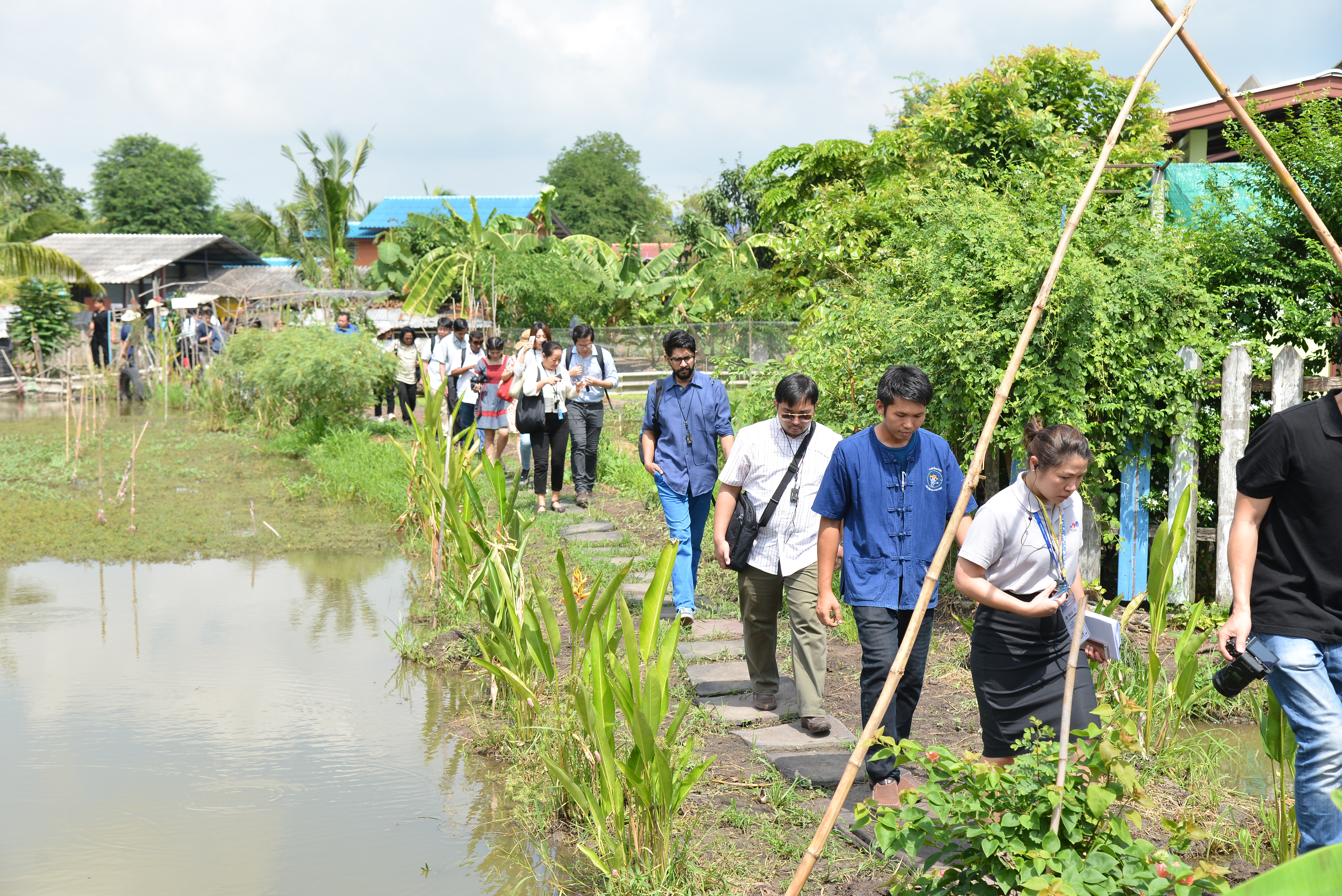 @ปทุมธานี “อธิบดีกรมความร่วมมือระหว่างประเทศ กระทรวงต่างประเทศ นำคณะผู้แทนสมาชิก ESCAP เข้าศึกษาดูงาน ศูนย์เรียนรู้สัมมาชีพชุมชนตามหลักปรัชญาเศรษฐกิจพอเพียง “