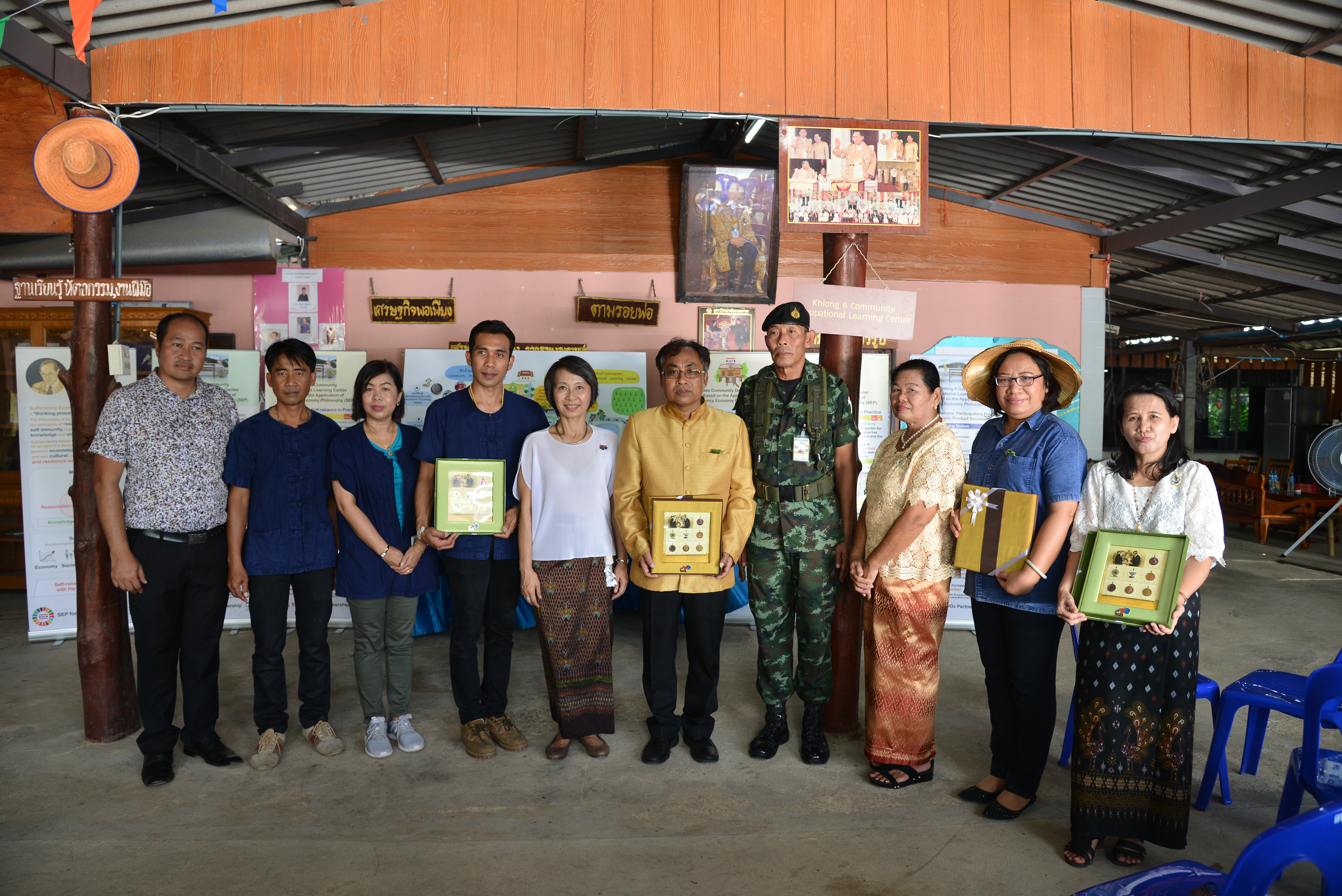 @ปทุมธานี “อธิบดีกรมความร่วมมือระหว่างประเทศ กระทรวงต่างประเทศ นำคณะผู้แทนสมาชิก ESCAP เข้าศึกษาดูงาน ศูนย์เรียนรู้สัมมาชีพชุมชนตามหลักปรัชญาเศรษฐกิจพอเพียง “