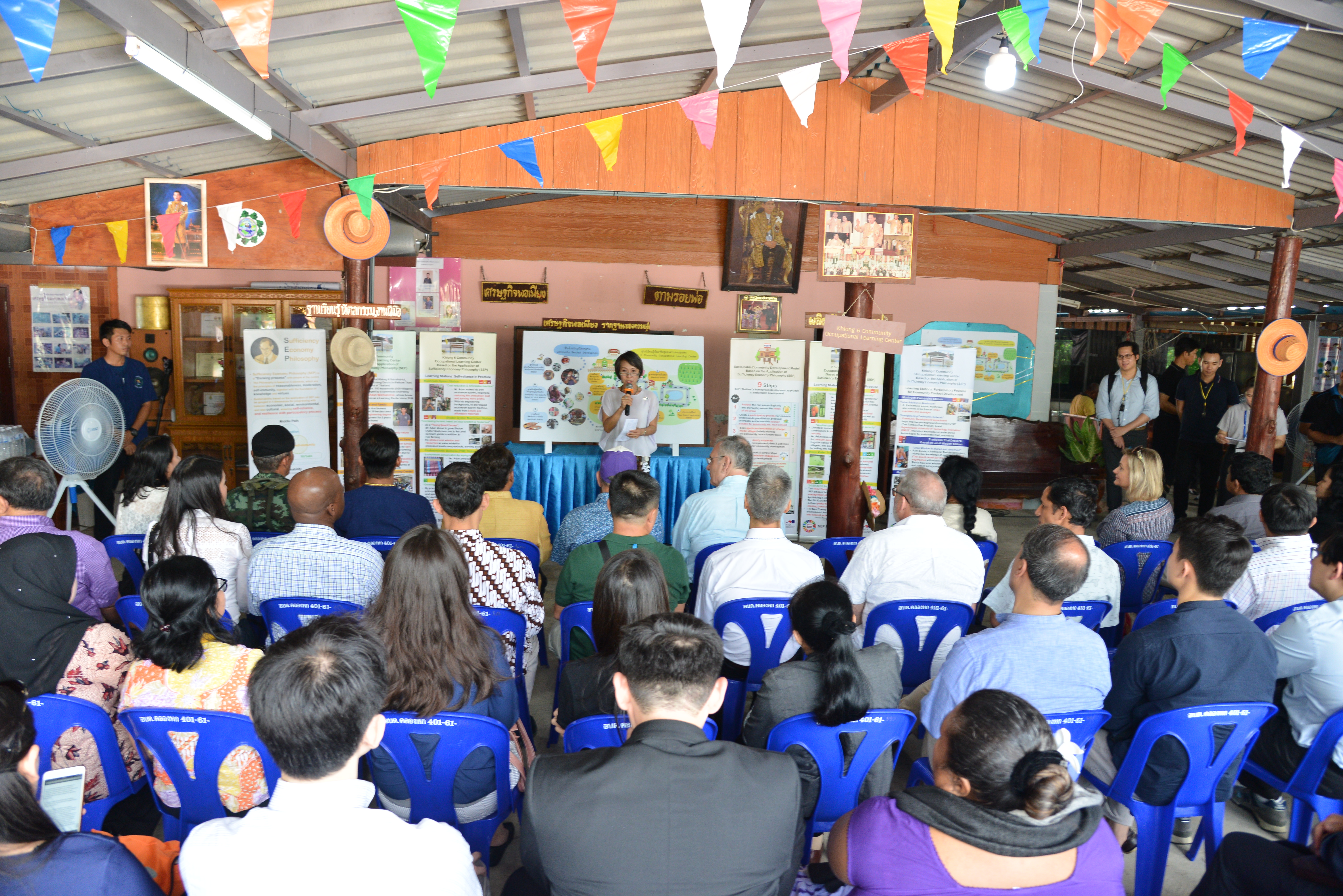 @ปทุมธานี “อธิบดีกรมความร่วมมือระหว่างประเทศ กระทรวงต่างประเทศ นำคณะผู้แทนสมาชิก ESCAP เข้าศึกษาดูงาน ศูนย์เรียนรู้สัมมาชีพชุมชนตามหลักปรัชญาเศรษฐกิจพอเพียง “
