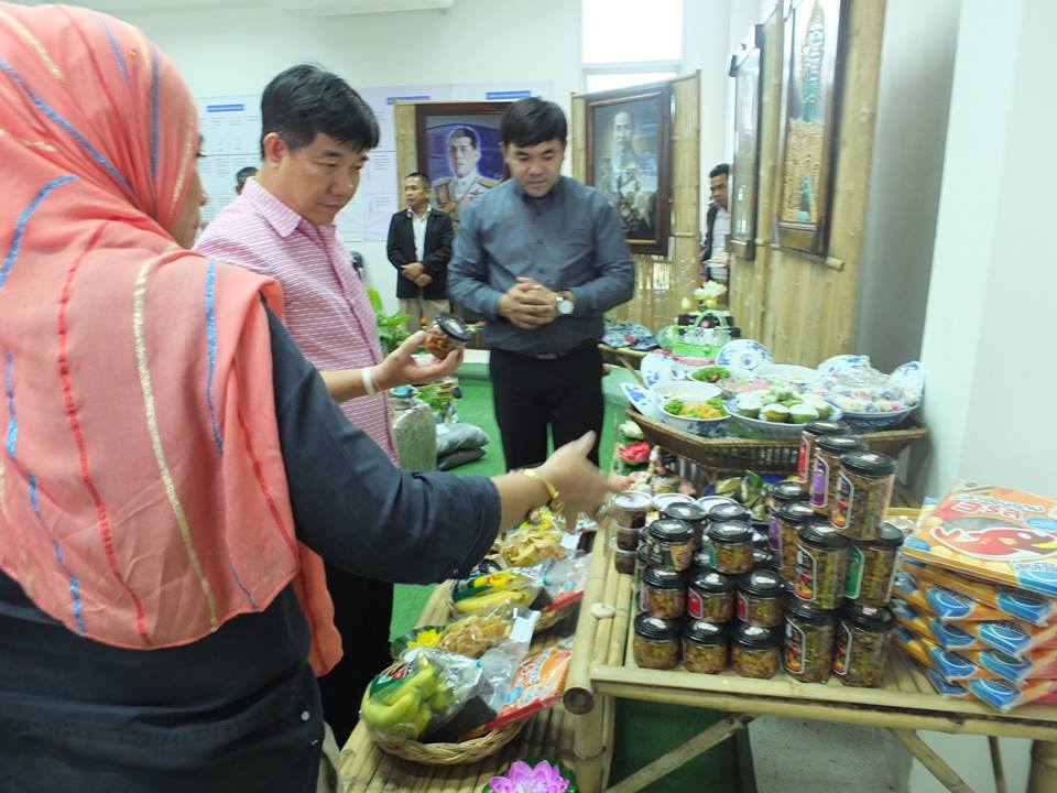 ผู้ตรวจราชการกรมการพัฒนาชุมชน เขตตรวจราชการที่ 1 พร้อมคณะ ลงพื้นที่ตรวจติดตามและคัดเลือกตำบลสารสนเทศตำบลต้นแบบเพื่อการพัฒนาคุณภาพชีวิต ต.บึงคอไห อ.ลำลูกกา จ.ปทุมธานี