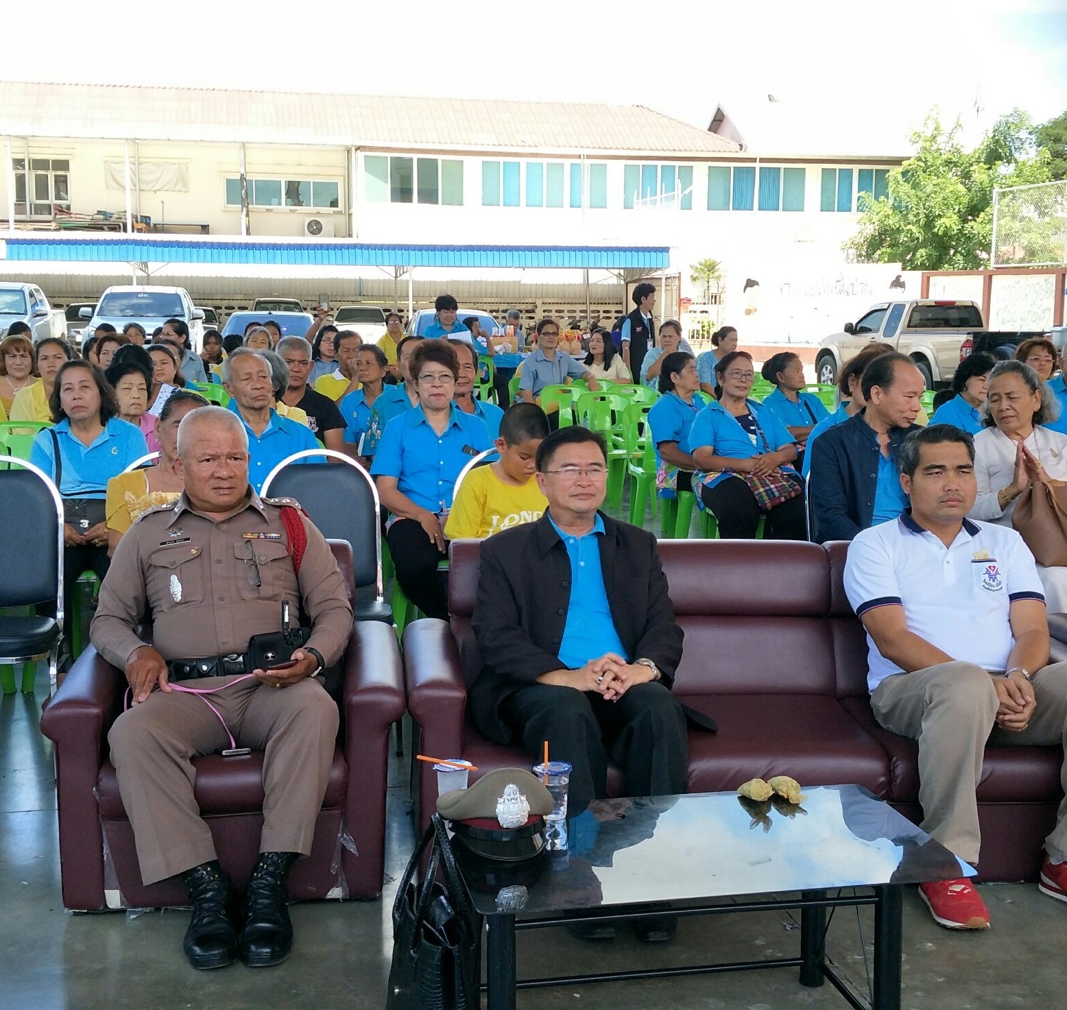 @ปทุมธานี “พิธีมอบธงสัญลักษณ์ครัวเรือนปลอดภัยยาเสพติด กองทุนแม่ของแผ่นดิน จังหวัดปทุมธานี”