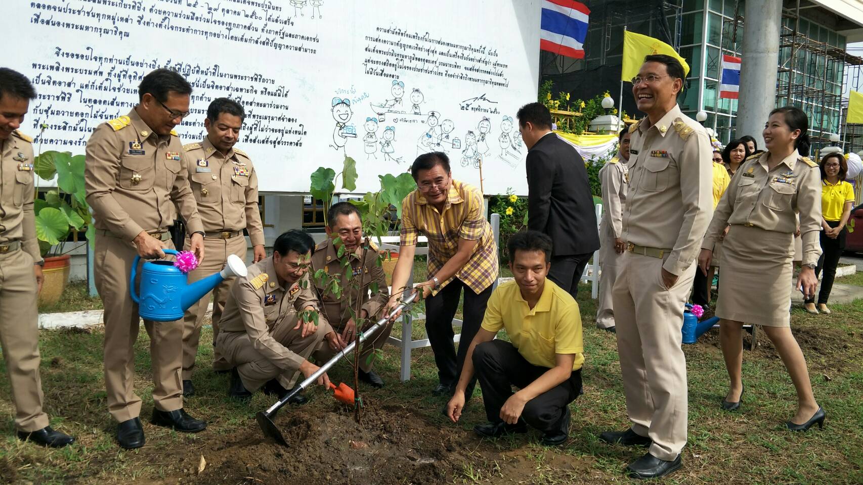 @ปทุมธานี “สพจ.ปทุมธานี ร่วมกิจกรรมโครงการประชารัฐร่วมใจปลูกต้นไม้ให้แผ่นดิน ปี พ.ศ. 2561 จังหวัดปทุมธานี”