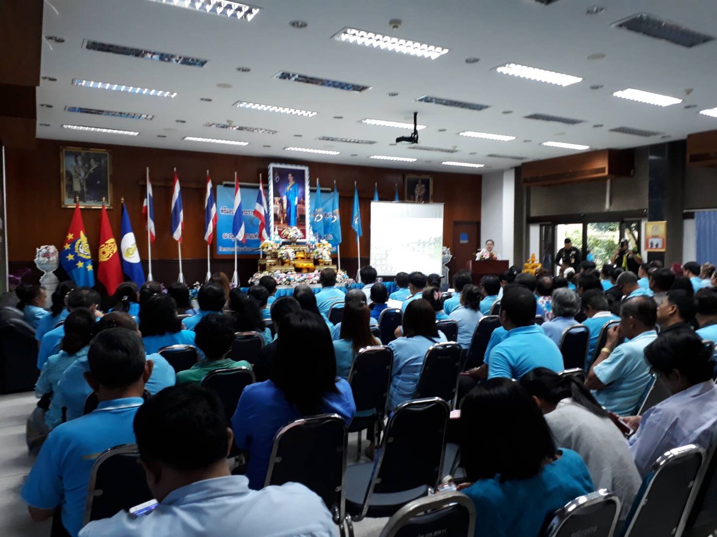 @ปทุมธานี “สพจ.ปทุมธานี ดำเนินโครงการเสริมสร้างมั่นคงเพื่อสังคมอยู่เย็นเป็นสุขในพื้นที่จังหวัดปทุมธานี ปี 2561 กิจกรรมกองทุนแม่ของแผ่นดิน การพัฒนาศักยภาพคณะกรรมการหมู่บ้าน/ชุมชนกองทุนแม่ของแผ่นดิน ปี 2561”