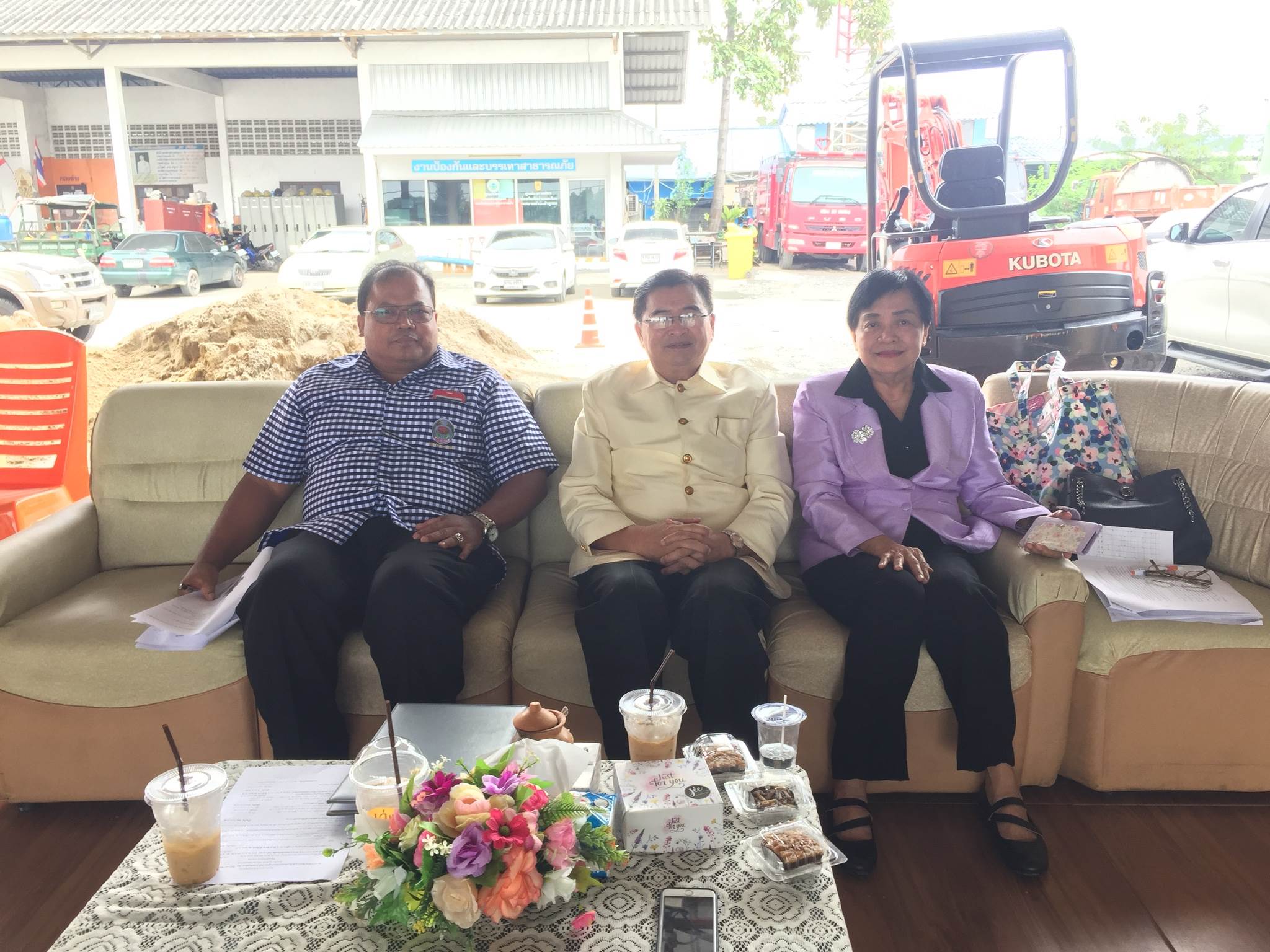 @ปทุมธานี “สพจ.ปทุมธานี ดำเนินโครงการอบรมเชิงปฏิบัติการให้ความรู้เสริมสร้างอาชีพและพัฒนาคุณภาพชีวิตอย่างยั่งยืนให้กับคณะกรรมการสมาคมฯ สมาชิกสมาคมผู้นำสตรีพัฒนาชุม จ.ปทุมธานี”