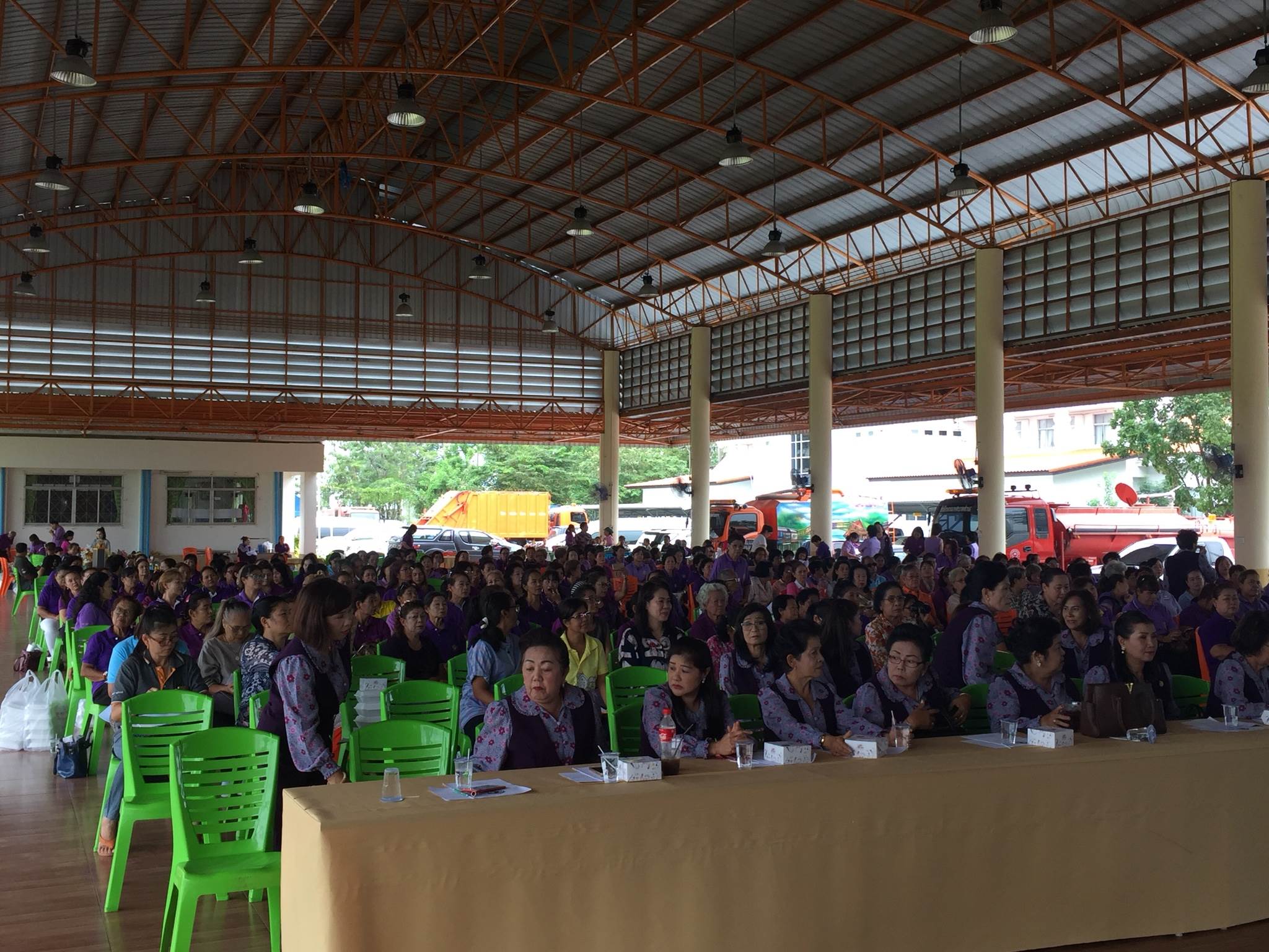 @ปทุมธานี “สพจ.ปทุมธานี ดำเนินโครงการอบรมเชิงปฏิบัติการให้ความรู้เสริมสร้างอาชีพและพัฒนาคุณภาพชีวิตอย่างยั่งยืนให้กับคณะกรรมการสมาคมฯ สมาชิกสมาคมผู้นำสตรีพัฒนาชุม จ.ปทุมธานี”