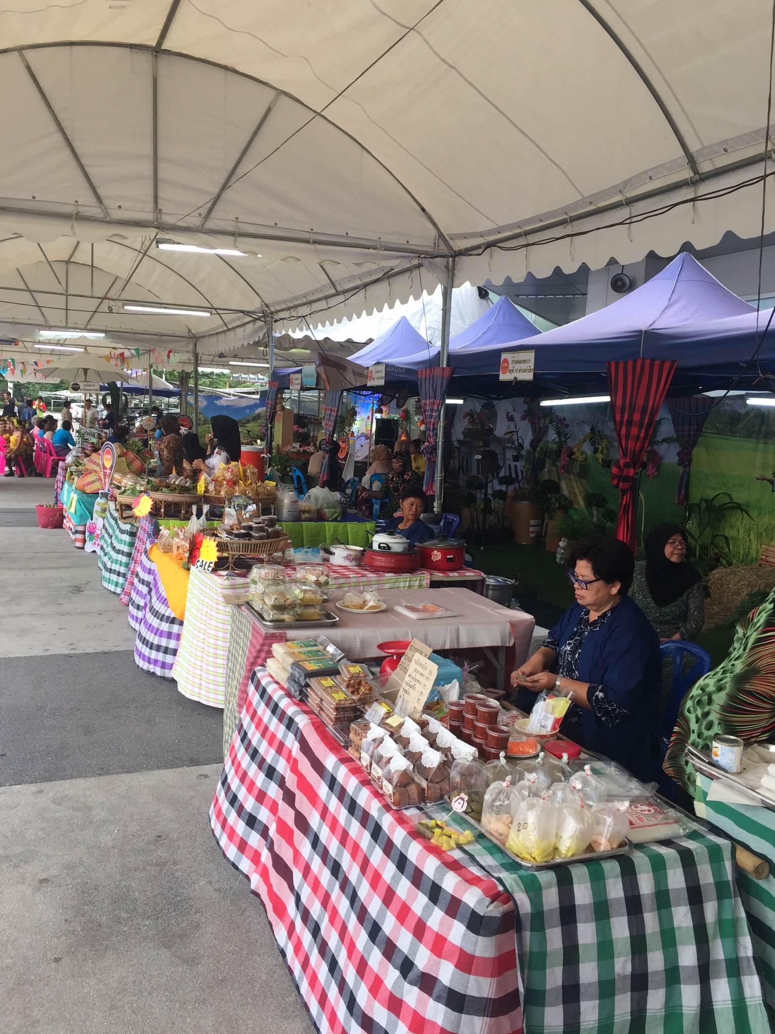 @ปทุมธานี “สพจ.ปทุมธานี  ร่วมงานเปิดมหกรรมการแสดงและจำหน่ายผลิตภัณฑ์ชุมชน OTOP นวัตวิถี อ.ลำลูกกา จ.ปทุมธานี”