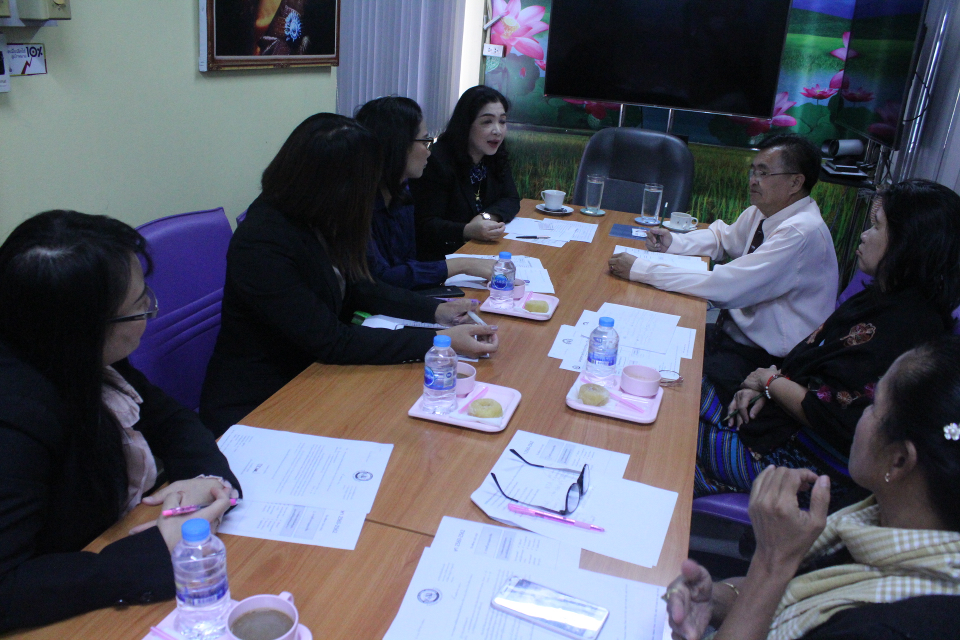 @ปทุมธานี “สพจ.ปทุมธานี ร่วมประชุมเพื่อปรึกษาหารือแนวทางบูรณการความรู้แก่ชุมชน ตามโครงการบริการวิชาการในด้านการส่งเสริมและการพัฒนาผลิตภัณฑ์ชุมชนสู่ตลาดดิจิทัลไทยแลนด์ 4.0”