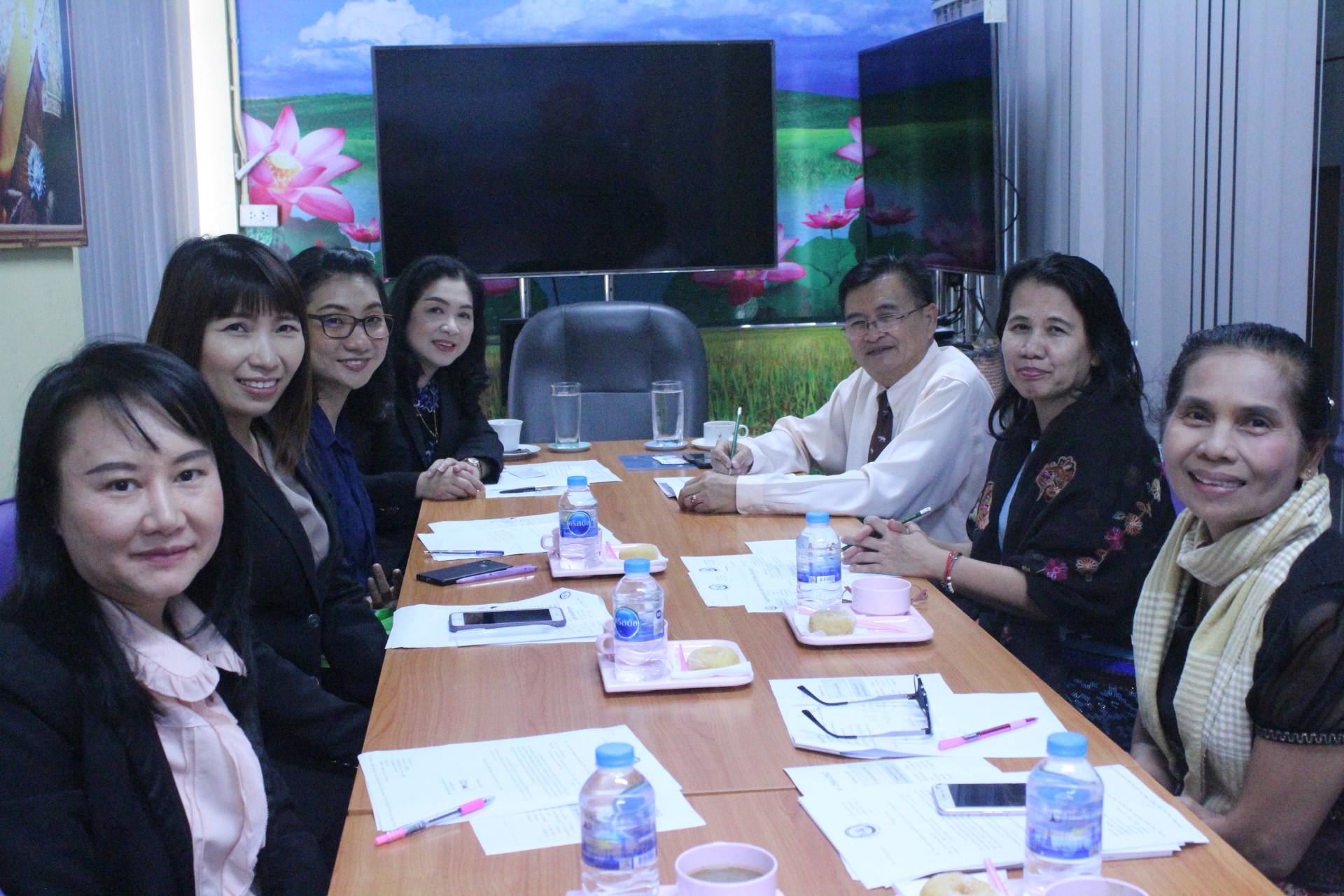 @ปทุมธานี “สพจ.ปทุมธานี ร่วมประชุมเพื่อปรึกษาหารือแนวทางบูรณการความรู้แก่ชุมชน ตามโครงการบริการวิชาการในด้านการส่งเสริมและการพัฒนาผลิตภัณฑ์ชุมชนสู่ตลาดดิจิทัลไทยแลนด์ 4.0”