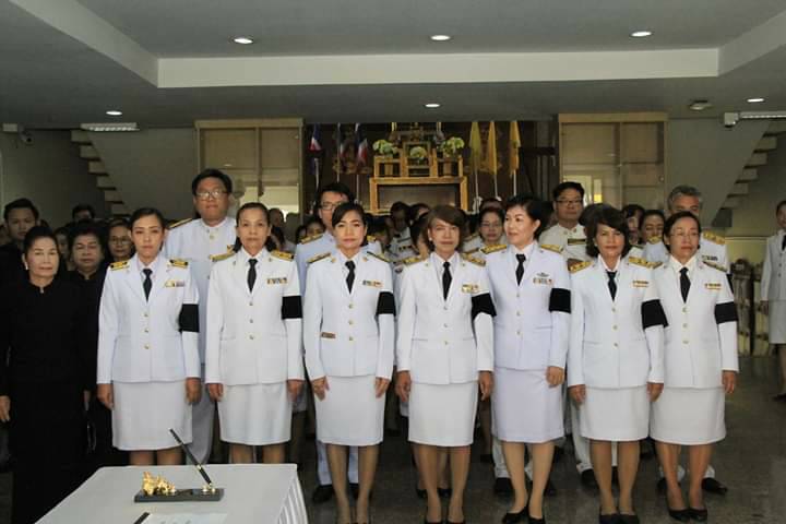 @ปทุมธานี “ผู้ว่าฯ ปทุมธานี นำหัวหน้าส่วนราชการ ข้าราชการ พนัก และประชาชนทั่วไป ร่วมประกอบพิธีลงนามแสดงความอาลัยแด่ พลเอกเปรม ติณสูลานนท์ ประธานองคมนตรีและรัฐบุรุษ”