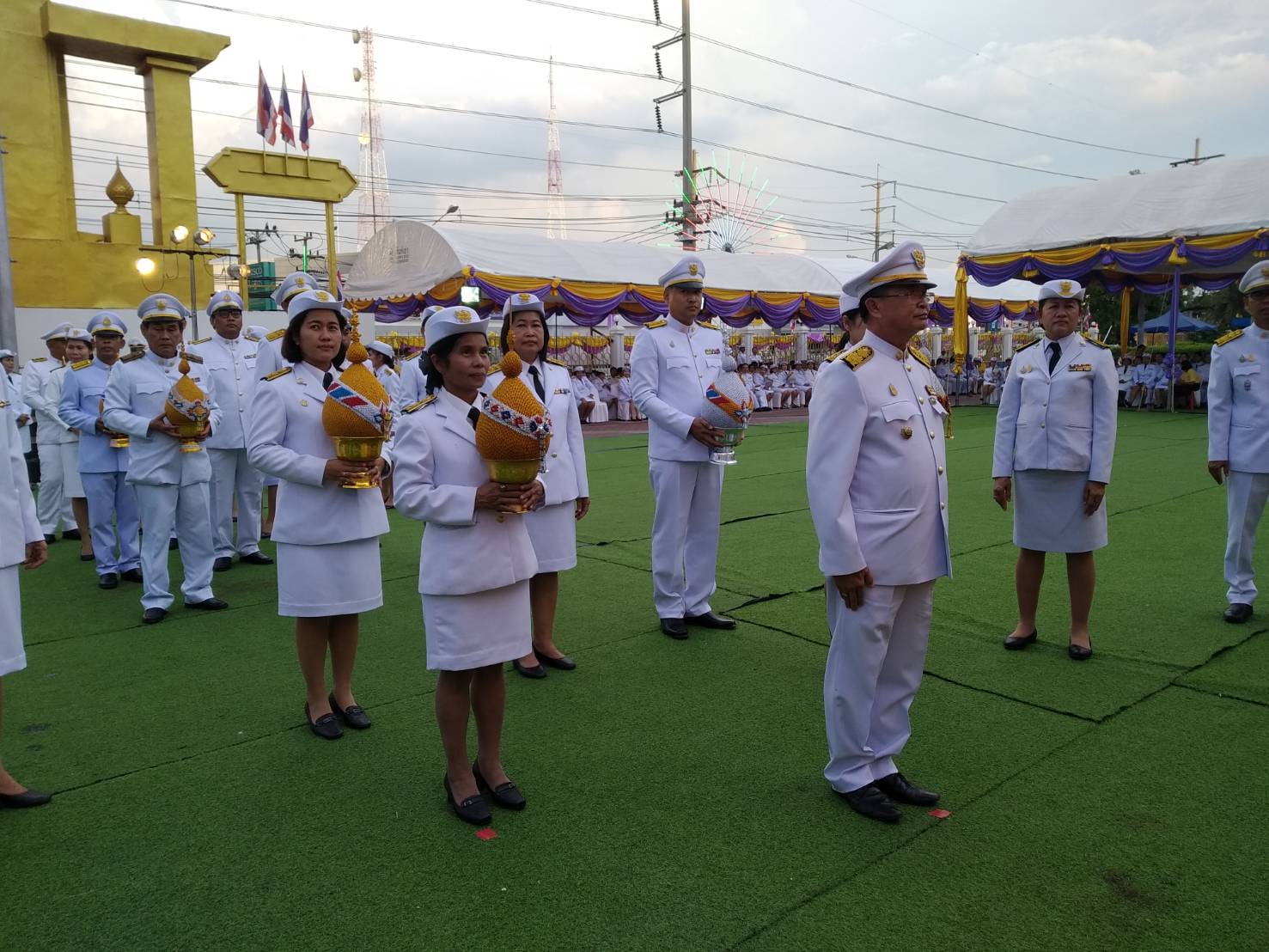 @ปทุมธานี “ผู้ว่าฯปทุมธานี นำชาวจังหวัดปทุมธานี ร่วมจุดเทียนถวายพระพรชัยมงคล เนื่องในโอกาสวันเฉลิมพระชนมพรรษา สมเด็จพระนางเจ้าฯ พระบรมราชินี “