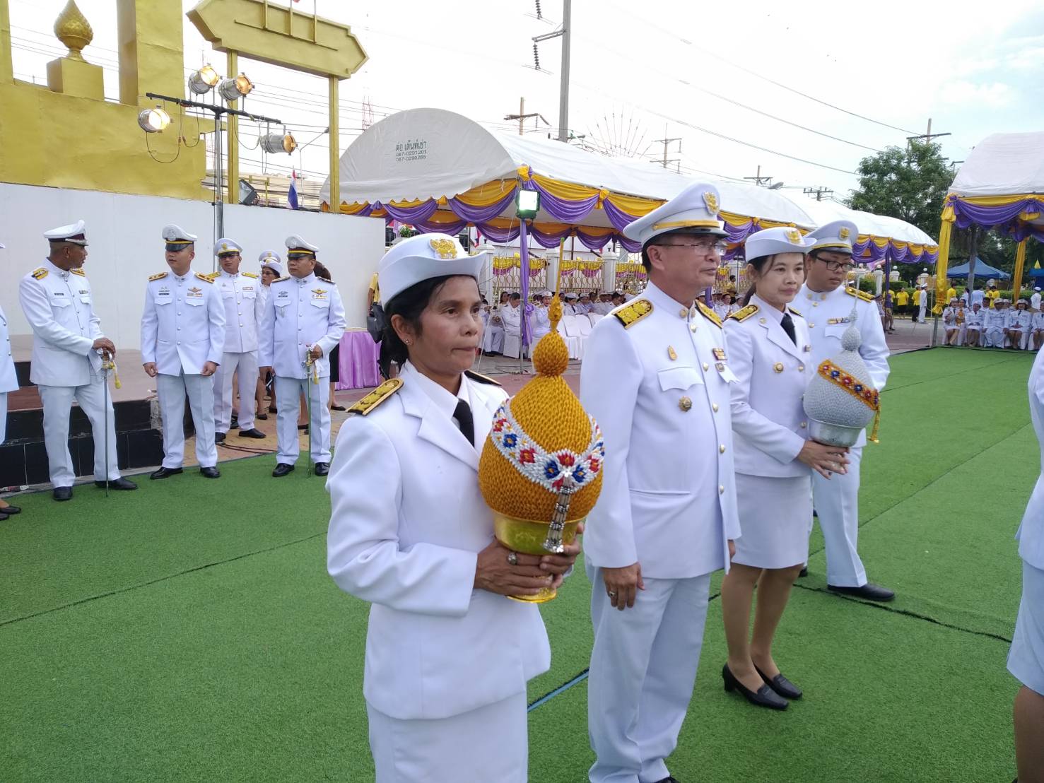@ปทุมธานี “ผู้ว่าฯปทุมธานี นำชาวจังหวัดปทุมธานี ร่วมจุดเทียนถวายพระพรชัยมงคล เนื่องในโอกาสวันเฉลิมพระชนมพรรษา สมเด็จพระนางเจ้าฯ พระบรมราชินี “