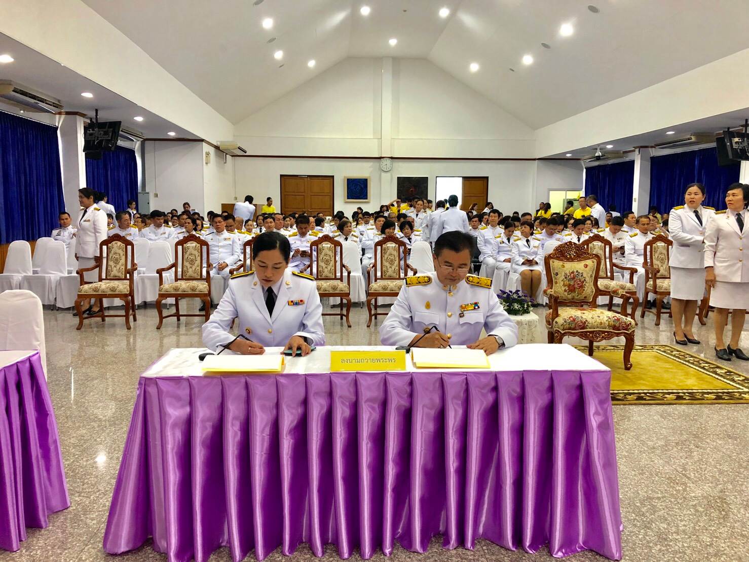 @ปทุมธานี “ผู้ว่าราชการจังหวัดปทุมธานี นำข้าราชการและประชาชน พิธีทำบุญตักบาตรถวายพระราชกุศล  และพิธีลงนามถวายพระพรชัยมงคล เนื่องในโอกาสเฉลิมพระชนมพรรษาสมเด็จพระนางเจ้าฯ พระบรมราชินี”