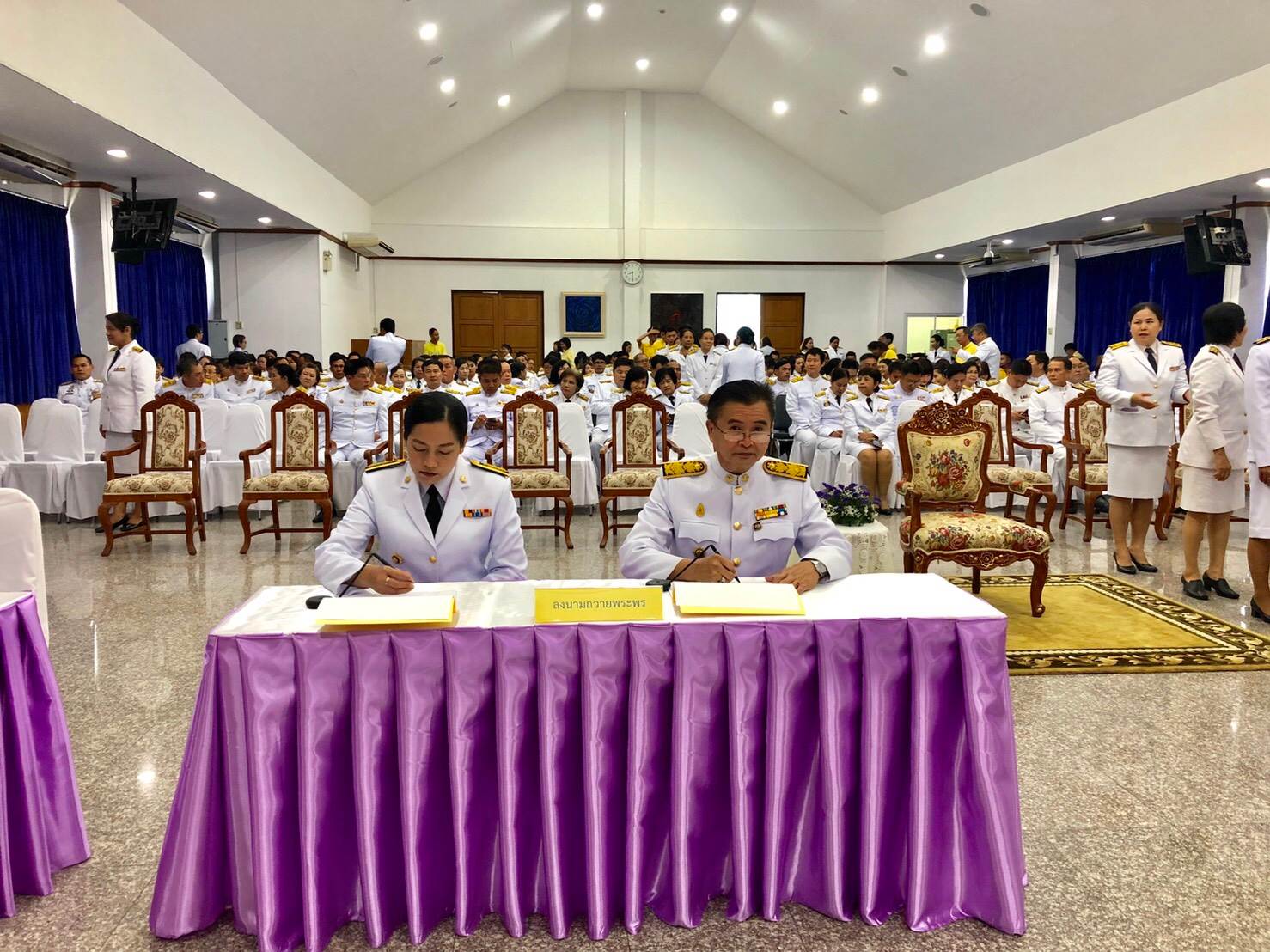 @ปทุมธานี “ผู้ว่าราชการจังหวัดปทุมธานี นำข้าราชการและประชาชน พิธีทำบุญตักบาตรถวายพระราชกุศล  และพิธีลงนามถวายพระพรชัยมงคล เนื่องในโอกาสเฉลิมพระชนมพรรษาสมเด็จพระนางเจ้าฯ พระบรมราชินี”