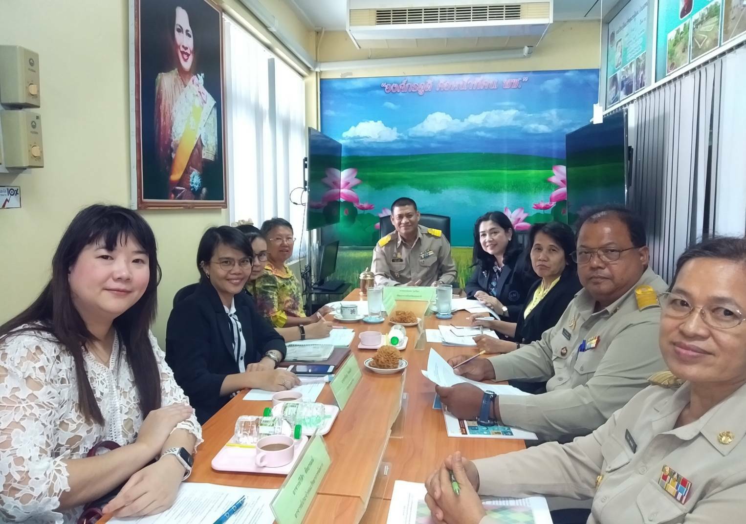 “@ปทุมธานี ถิ่นบัวหลวง”ร่วมประชุมคัดเลือกผู้ประกอบการผลิตภัณฑ์ OTOP ๑-๕ ดาว เพื่อพัฒนาผลิตภัณฑ์สู่ตลาดดิจิตอลยุคไทยแลนด์ ๔.๐”