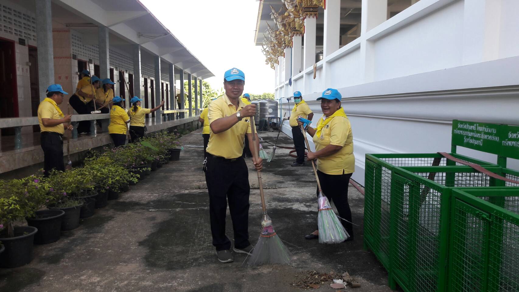 @)ปทุมธานี ถิ่นวันหลวง@”นายพงษ์เทพ  รุ่งเรือง  พัฒนาการจังหวัดปทุมธานี  และผู้นำอาสาพัฒนาชุมชน  คณะก รรมการพัฒนาสตรี  ร่วมกิจกรรม”จิตอาสาทำความดี ด้วยหัวใจ”  ณ  วัดบุญบางสิงห์   อ.เมืองปทุมธานี”