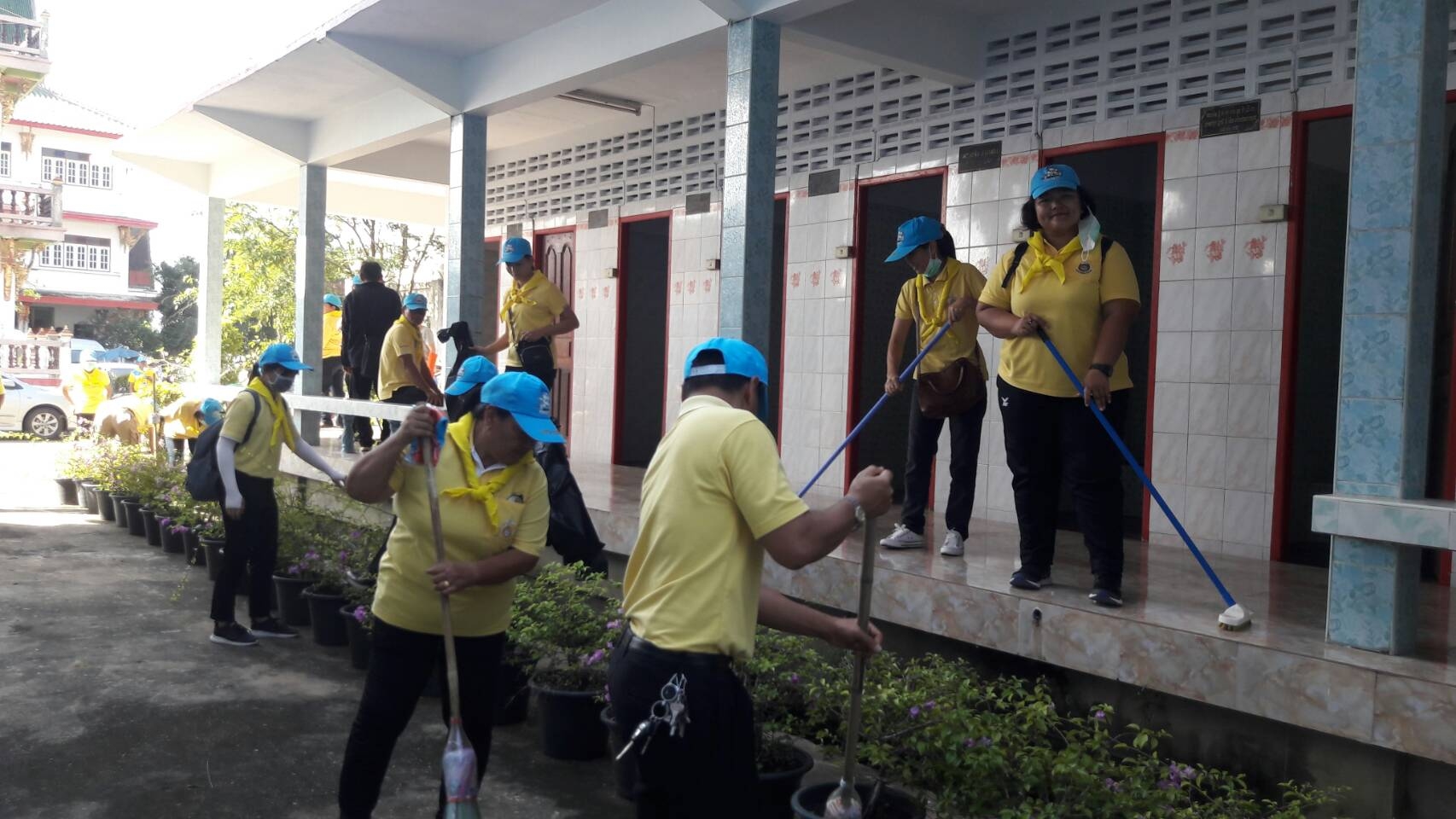 @)ปทุมธานี ถิ่นวันหลวง@”นายพงษ์เทพ  รุ่งเรือง  พัฒนาการจังหวัดปทุมธานี  และผู้นำอาสาพัฒนาชุมชน  คณะก รรมการพัฒนาสตรี  ร่วมกิจกรรม”จิตอาสาทำความดี ด้วยหัวใจ”  ณ  วัดบุญบางสิงห์   อ.เมืองปทุมธานี”