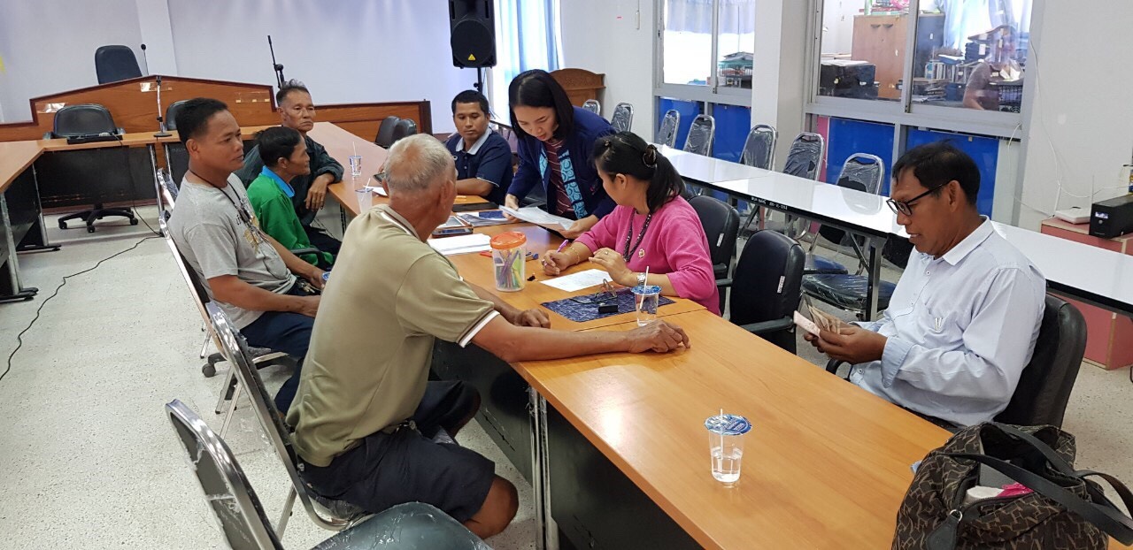@ปทุมธานี ถิ่นบัวหลวง@”ติดตามการดำเนินงานโครงการ กข.คจ. และทำสัญญาผัดผ่อนการชำระหนี้ กข.คจ.บ้านนพรัตน์พัฒนา”