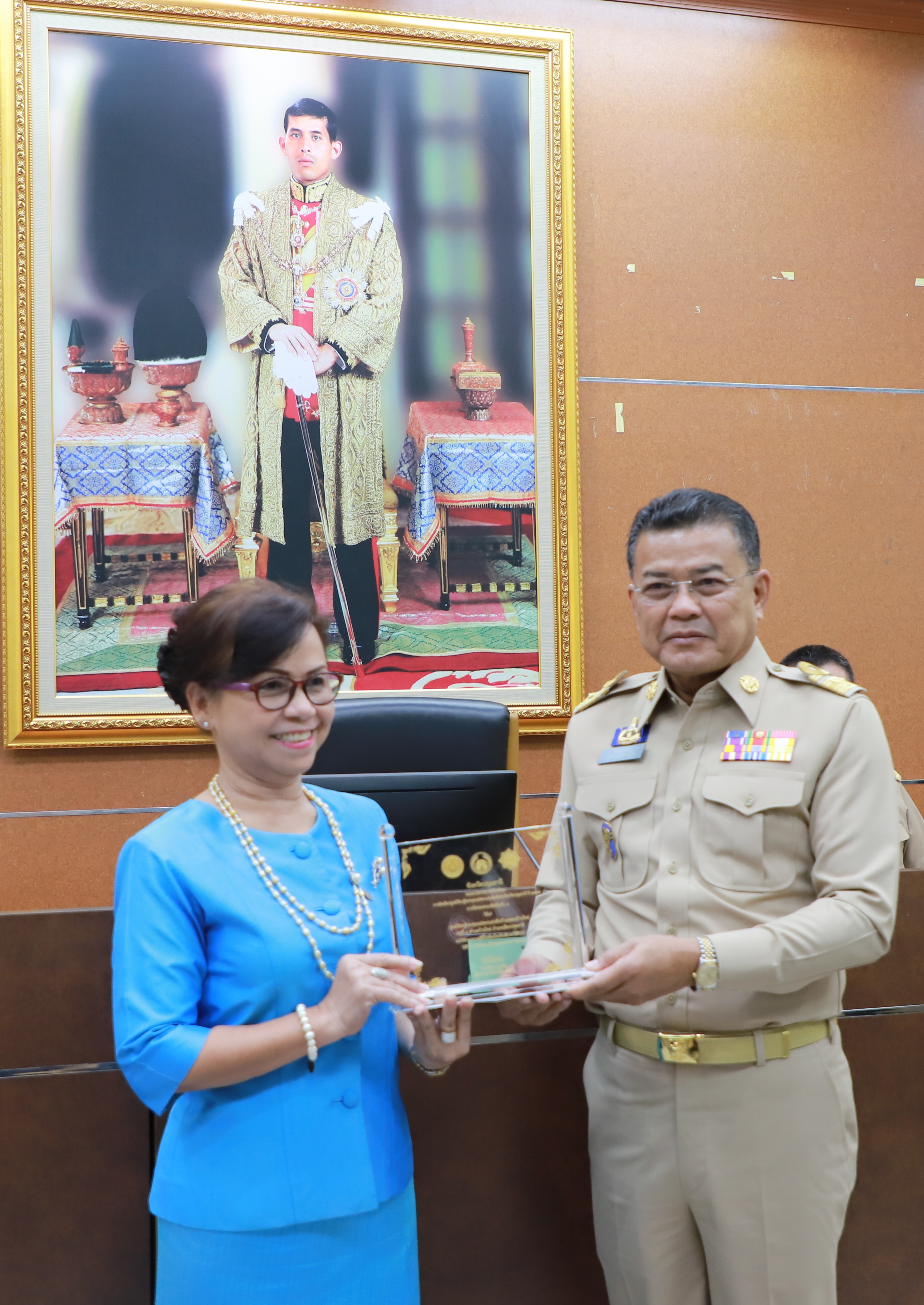 “@ปทุมธานี ถิ่นบัวหลวง”ประชุมกรมการจังหวัดปทุมธานี ประจำเดือน พย.๒๕๖๒ พร้อมมอบโล่และรางวัล”ศูนย์เรียนรู้กองทุนแม่ดีเด่นจังหวัดปทุมธานีประจำปี ๒๕๖๒”