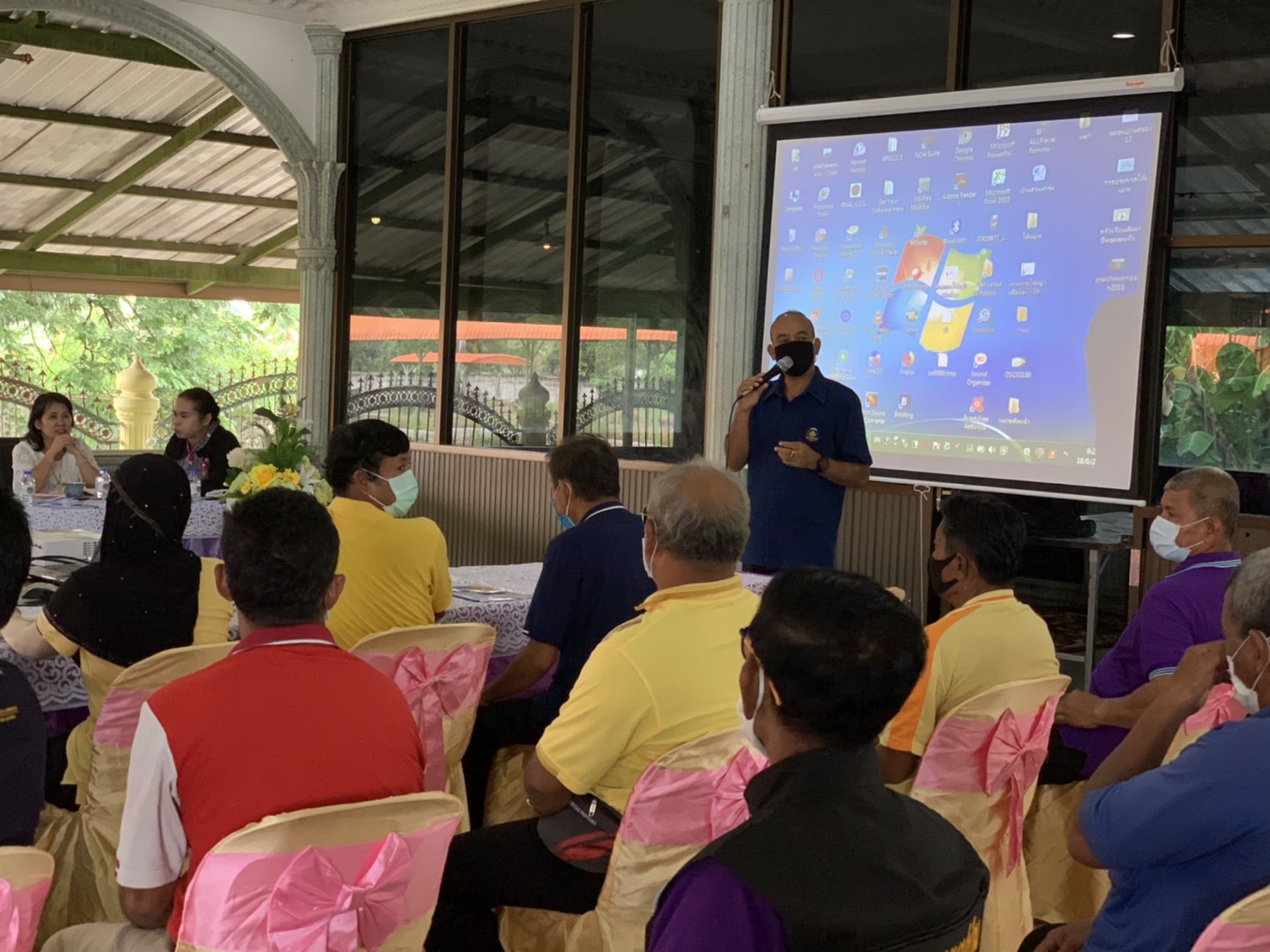 @ปทุมธานี “จังหวัดปทุมธานี ดำเนินการคัดเลือกหมู่บ้านเศรษฐกิจพอเพียง “อยู่เย็น เป็นสุข” และผู้นำกิจกรรมพัฒนาชุมชนดีเด่น ระดับจังหวัด ประจำปี ๒๕๖๓ อำเภอลำลูกกา”