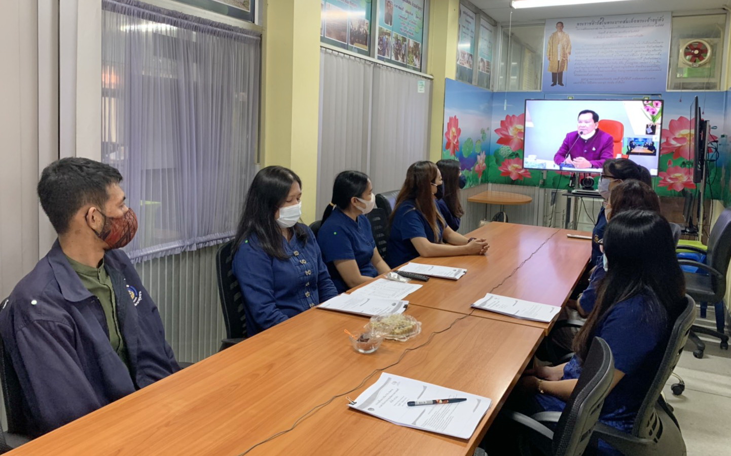 @ปทุมธานี “สพจ.ปทุมธานี ร่วมรับฟังการประชุมติดตามกองทุนพัฒนาบทบาทสตรี ผ่านระบบวีดิทัศน์ทางไกล (Video Conference)”