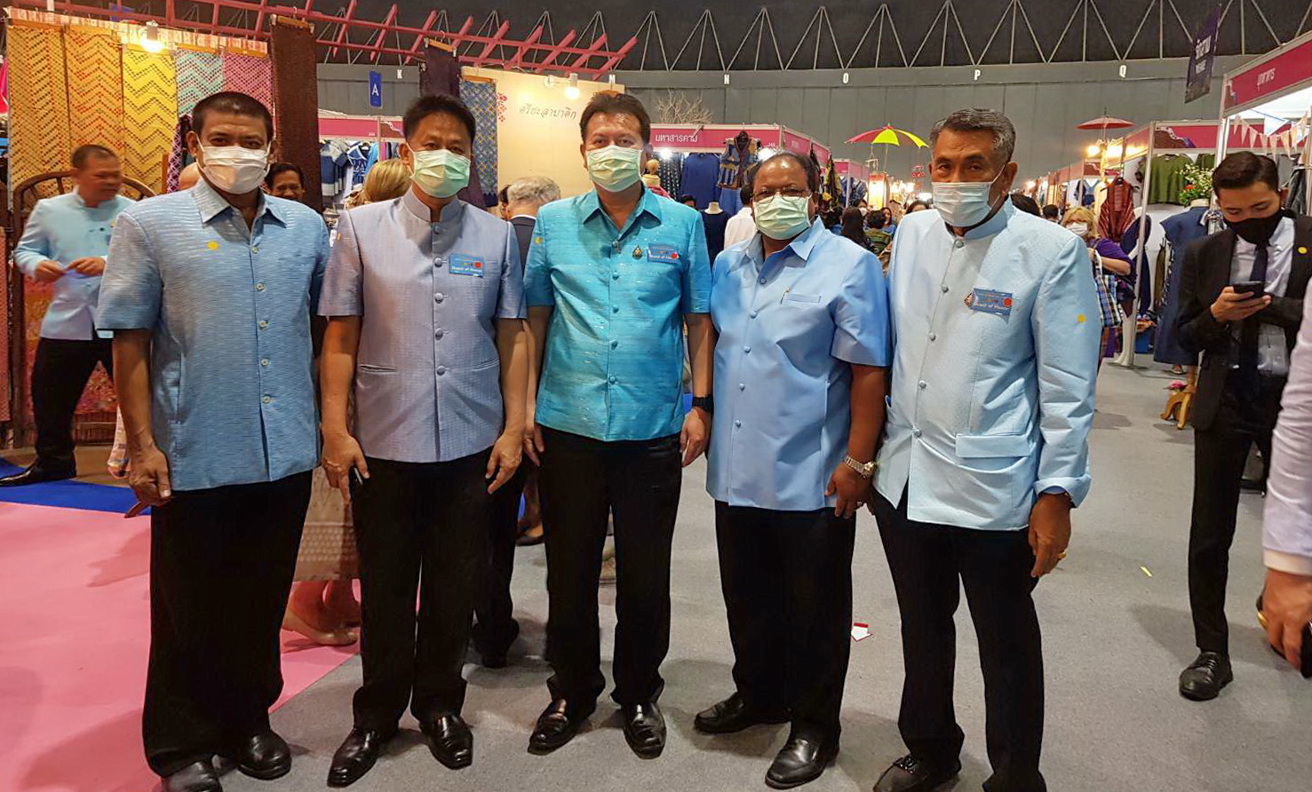 @ปทุมธานี ถิ่นบัวหลวง “ศิลปาชีพประทีปไทย OTOP ก้าวไกล ด้วยพระบารมี ปี ๒๕๖๓”