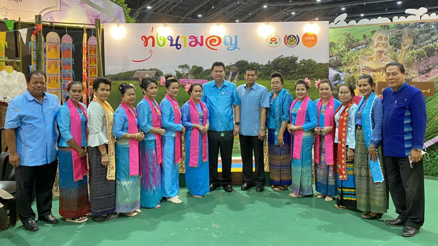 @ปทุมธานี ถิ่นบัวหลวง “ศิลปาชีพประทีปไทย OTOP ก้าวไกล ด้วยพระบารมี ปี ๒๕๖๓”