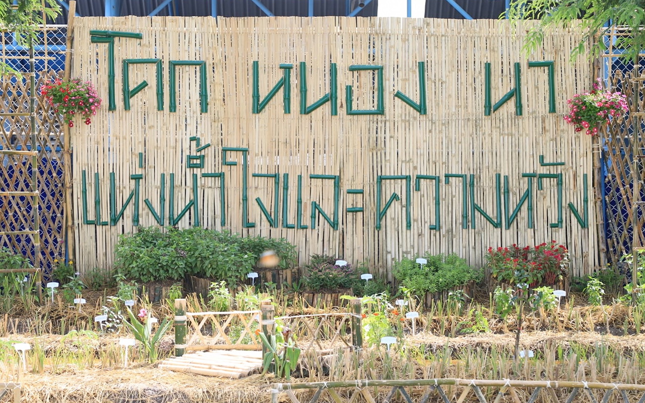 @ปทุมธานี ถิ่นบัวหลวง พช.ปทุมธานี ร่วมพิธีมอบเกียรติบัตร โครงการพระราชทาน “โคก หนอง นา แห่งน้ำใจและความหวัง”